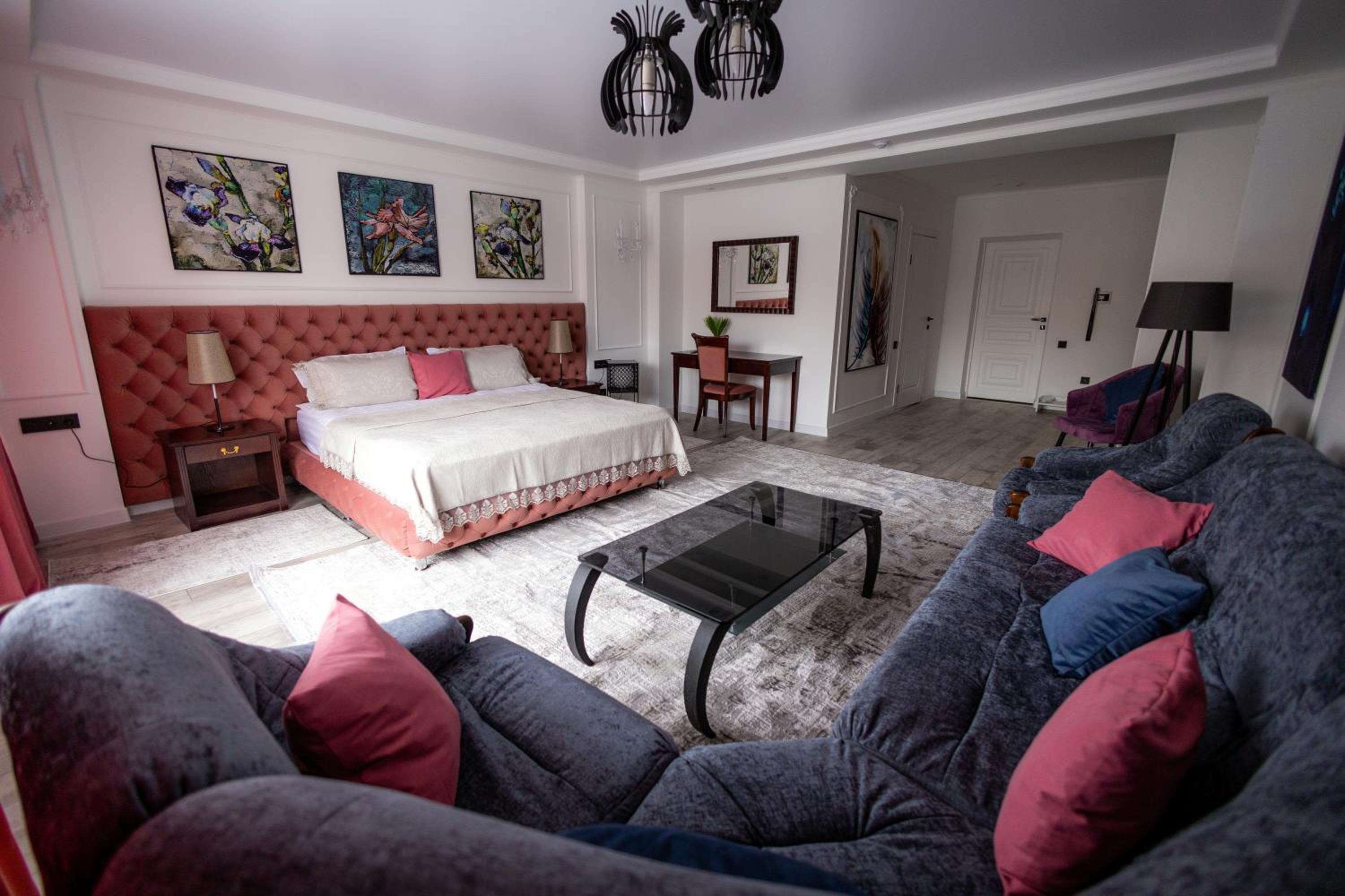 Suite with Double Bed - Photo 7
