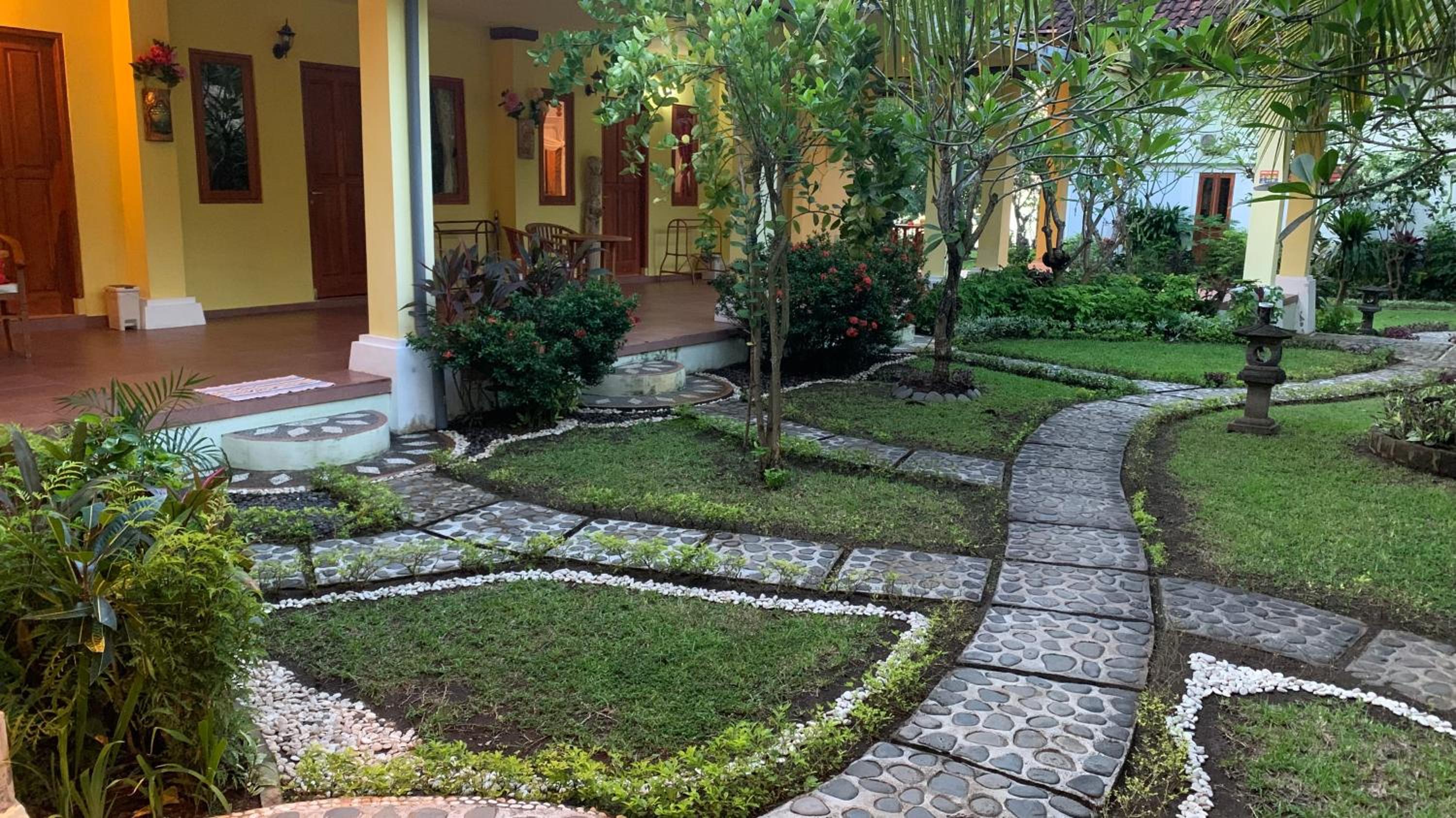 Standard Twin Room with Garden View photo 3