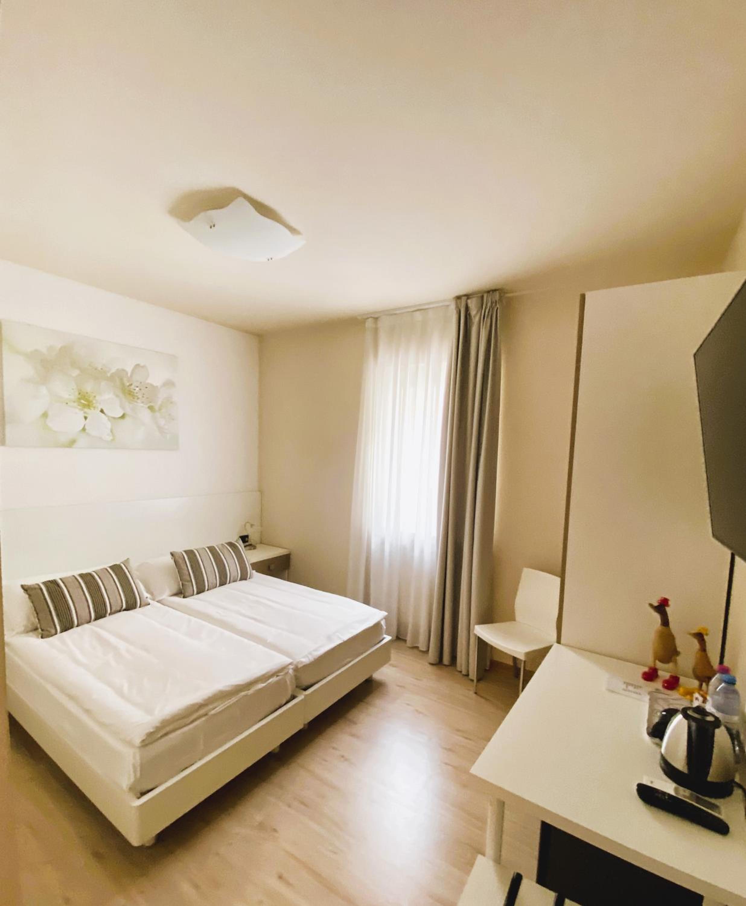 Standard Double or Twin Room - Photo 1