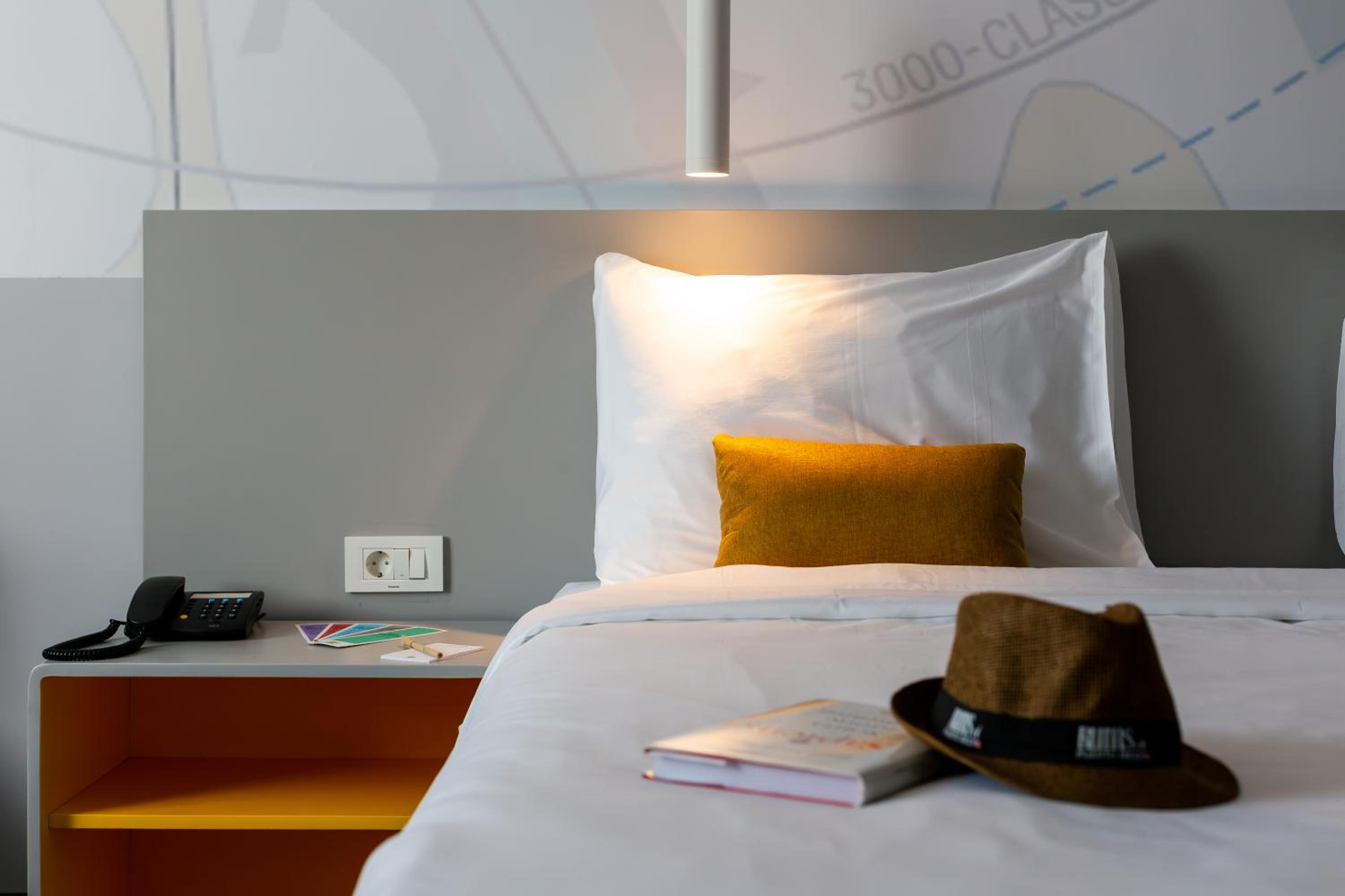 Superior King Room with Sofa Bed - Photo 2