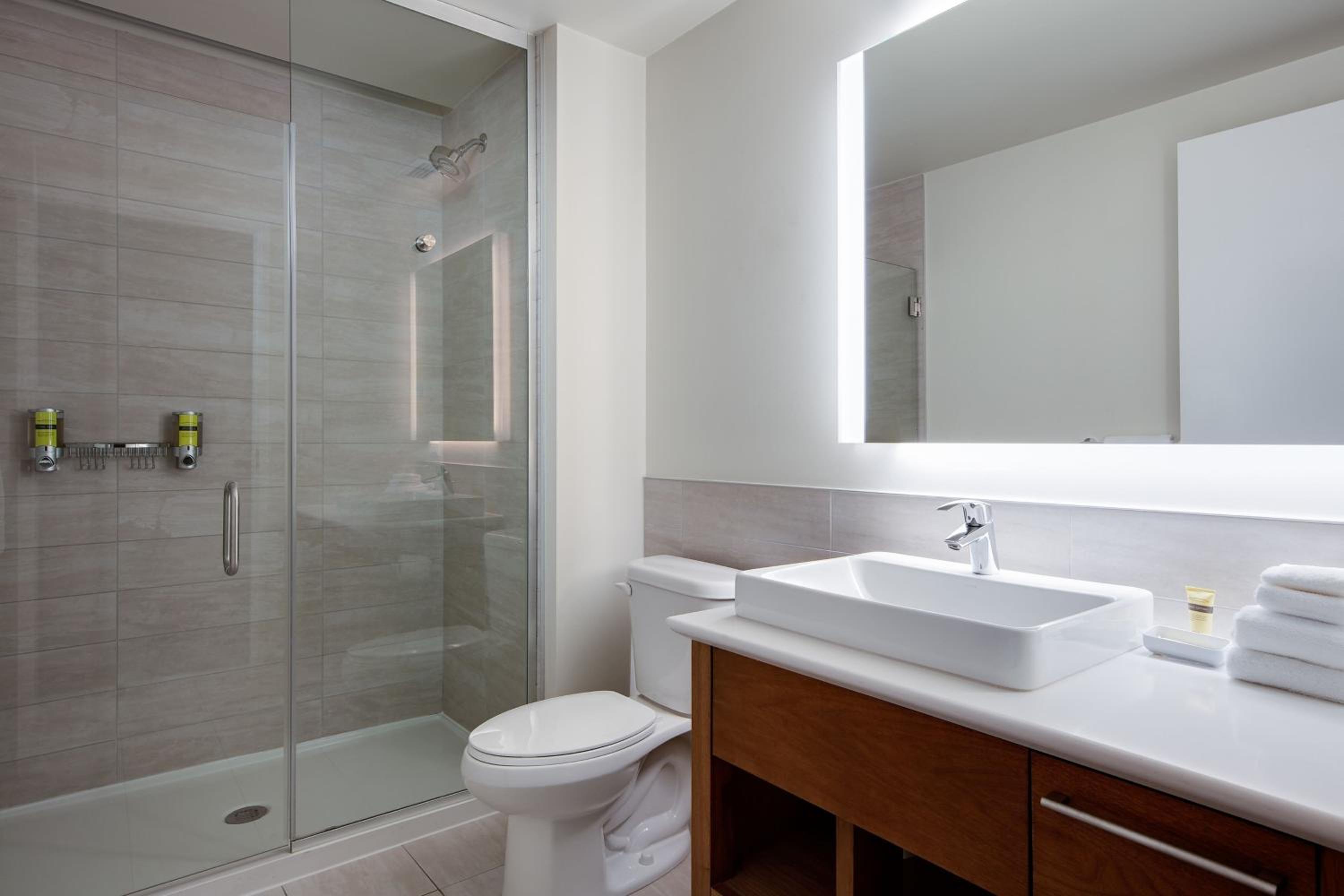 Guest room, 1 King, City view - Photo 7