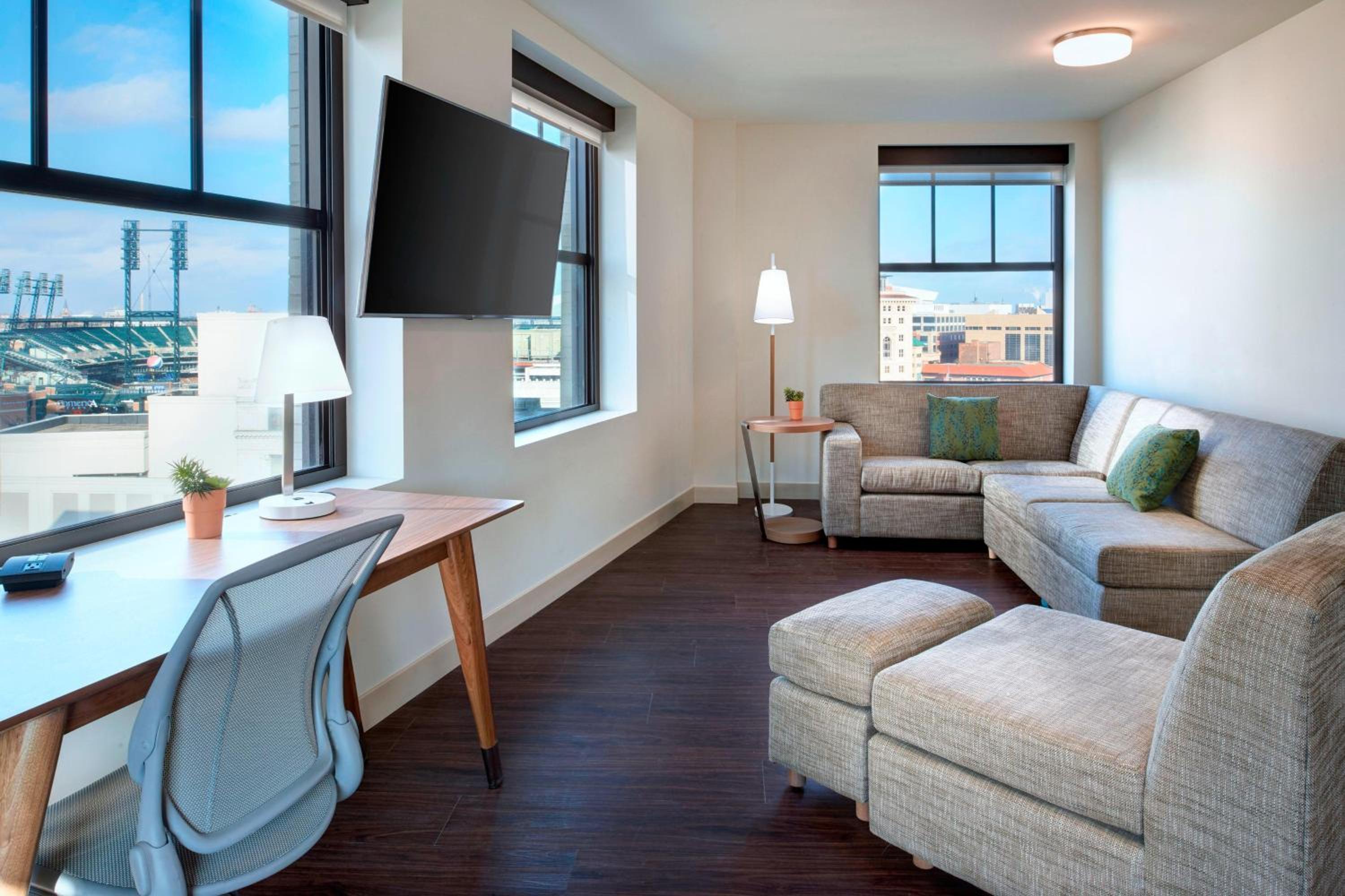 1 Bedroom Suite, 1 King - Photo 3