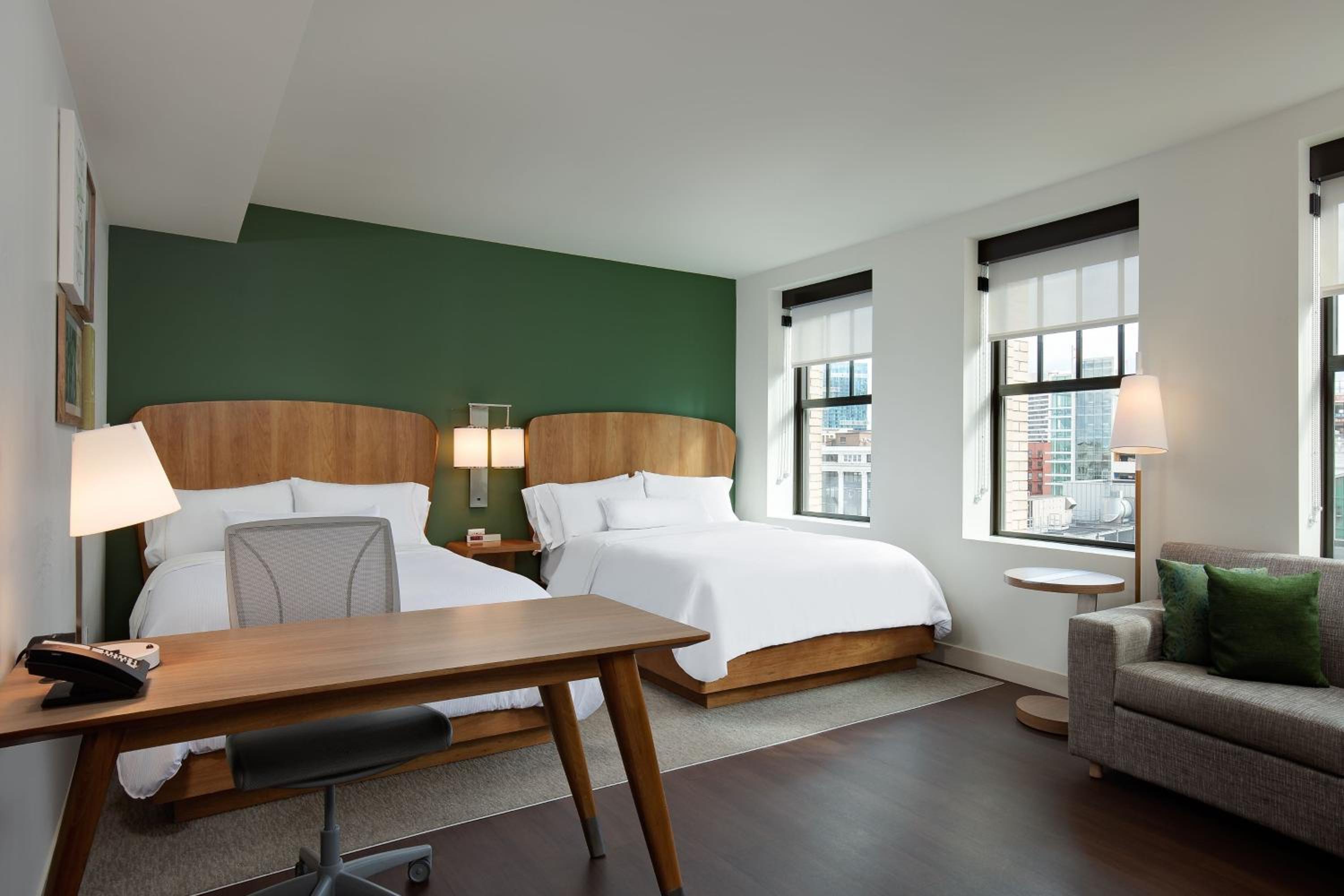 Standard Queen Room - Photo 8