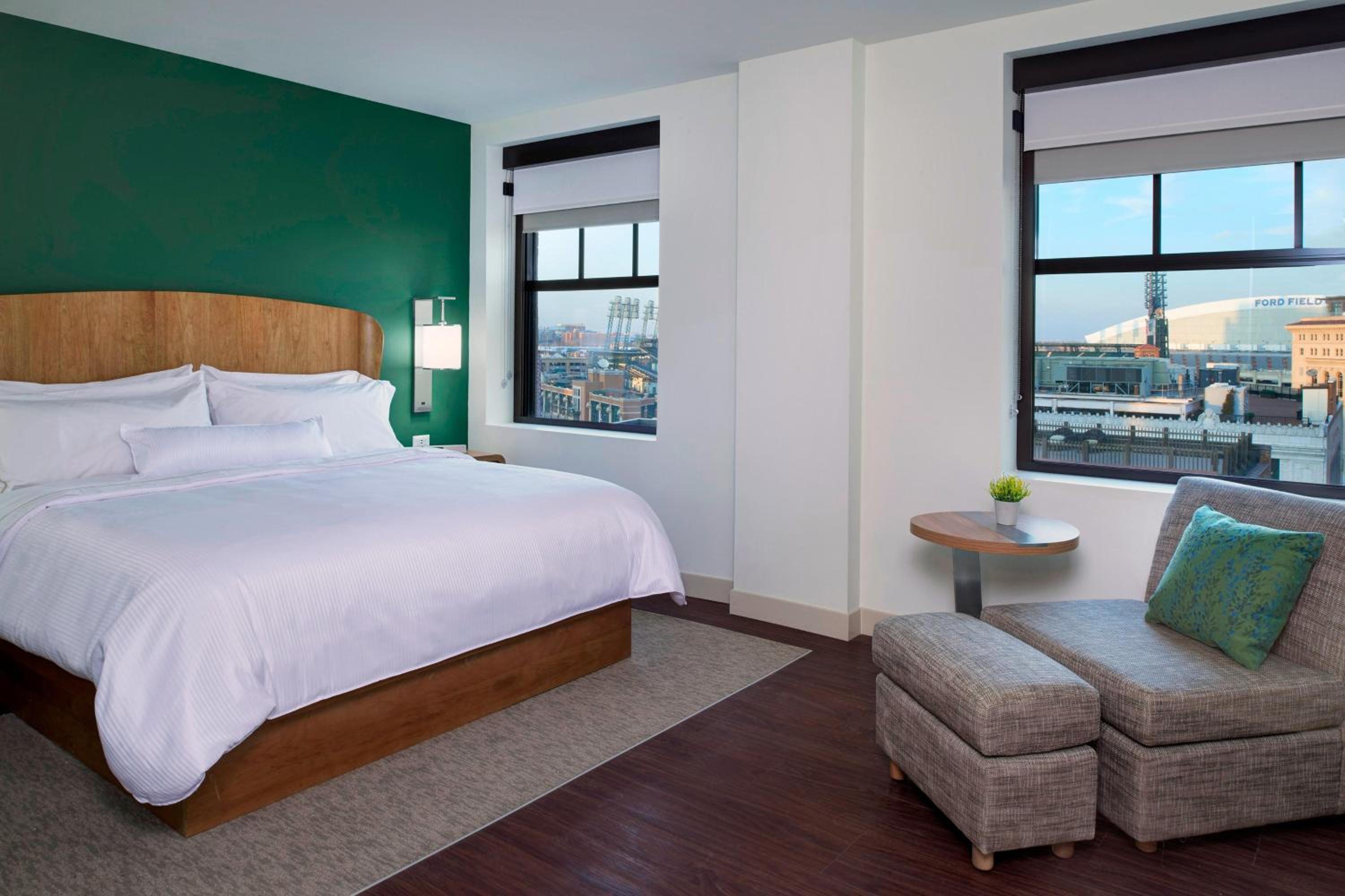 1 Bedroom Suite, 1 King - Photo 4