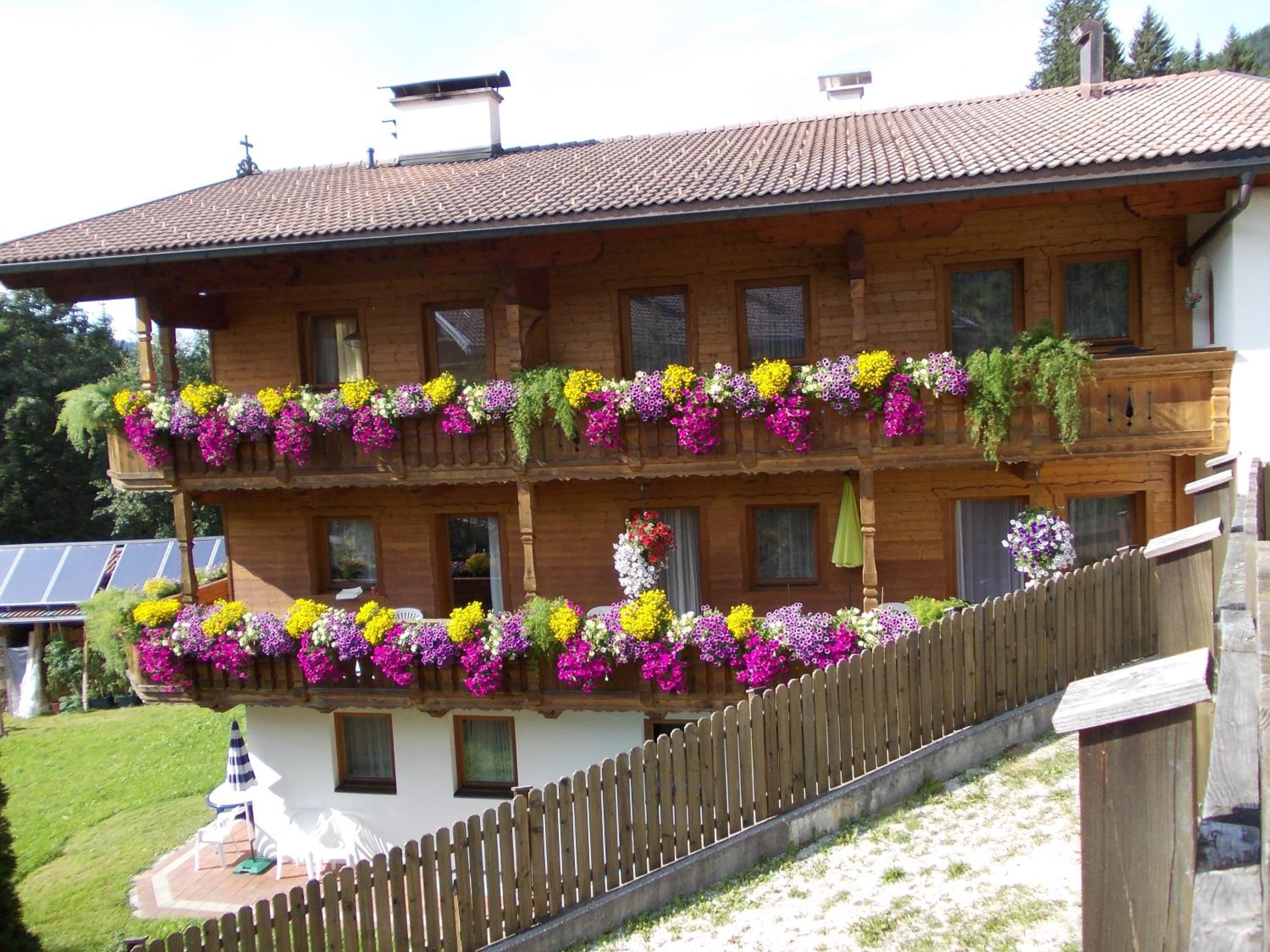 Three-Bedroom Apartment with Balcony photo 3