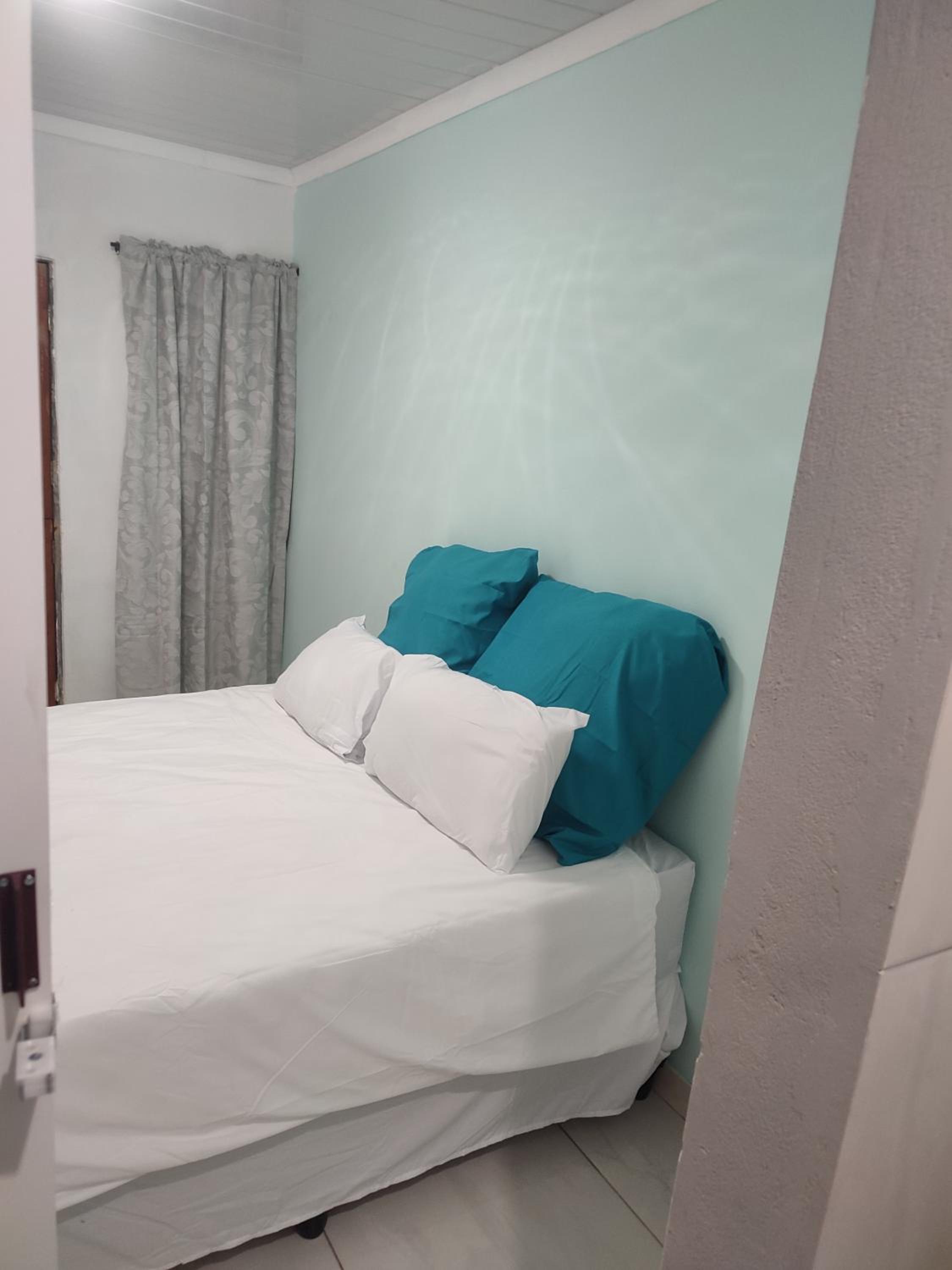 Deluxe Queen Room - Photo 6