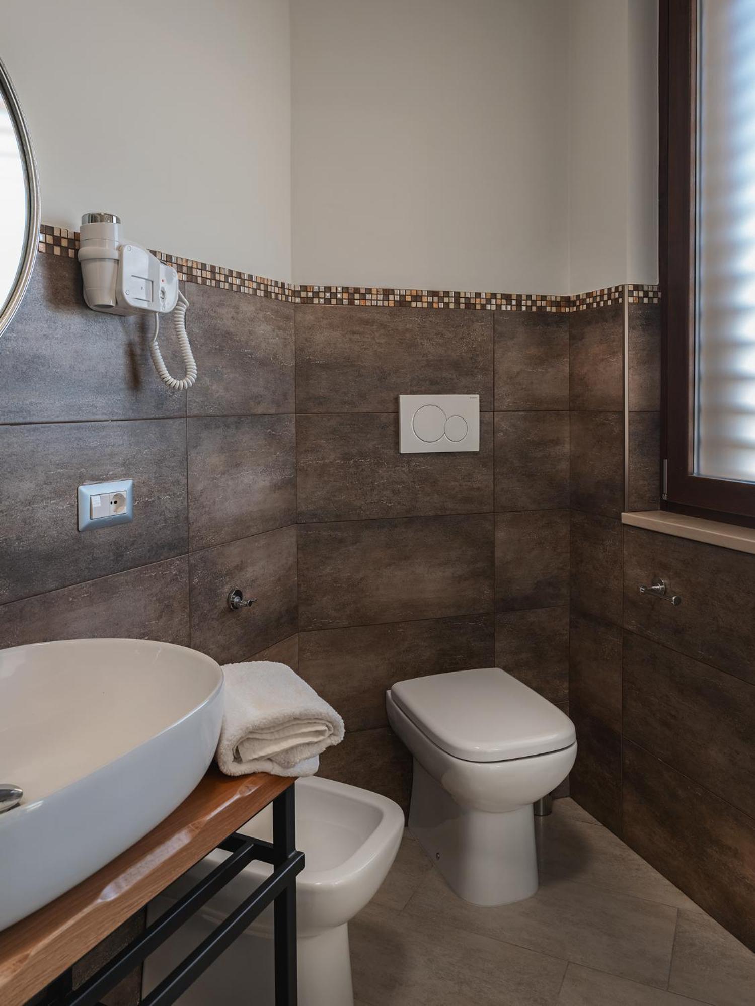 Double or Twin Room with Balcony photo 3