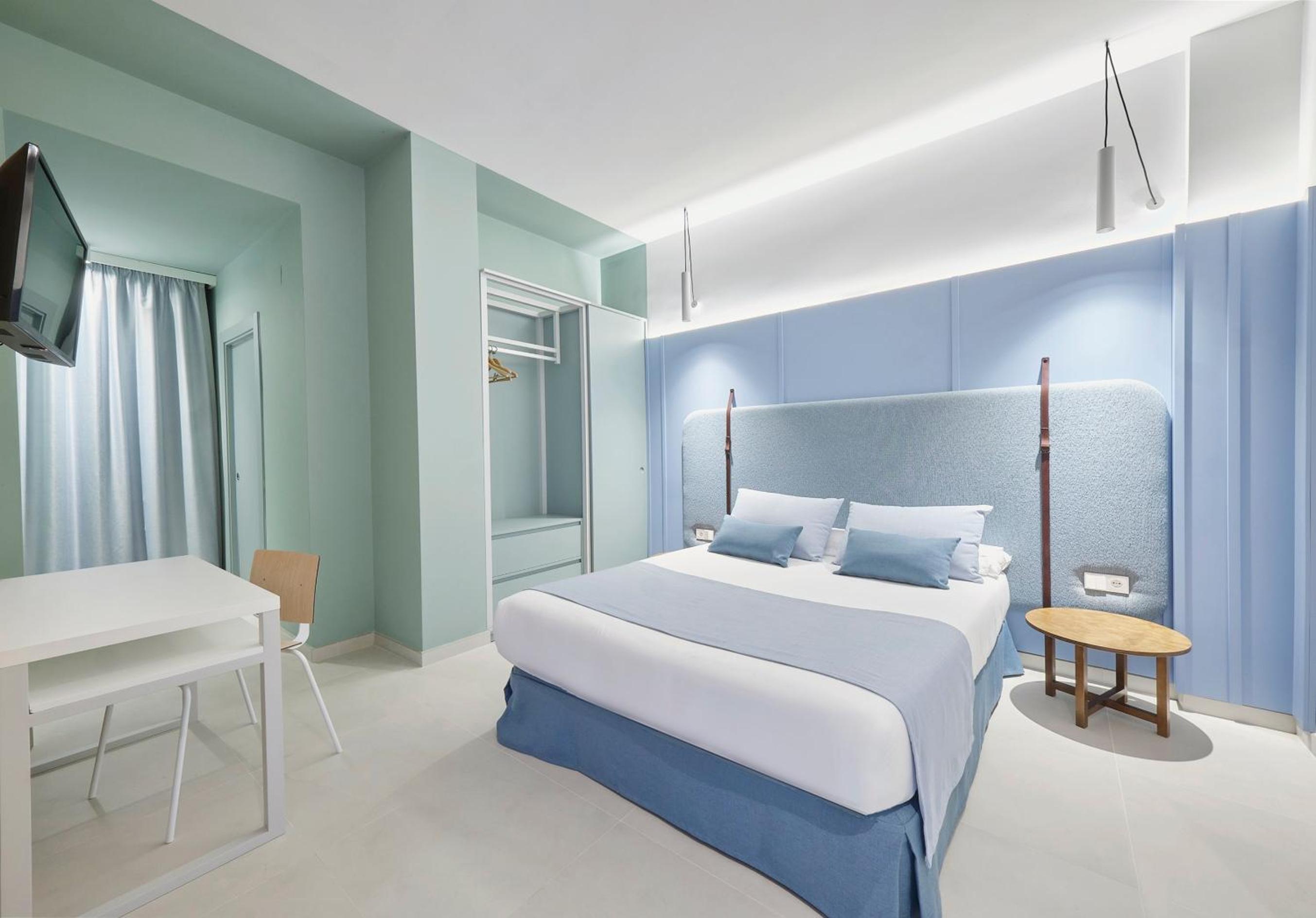 Double or Twin Room with Side Sea View photo 2