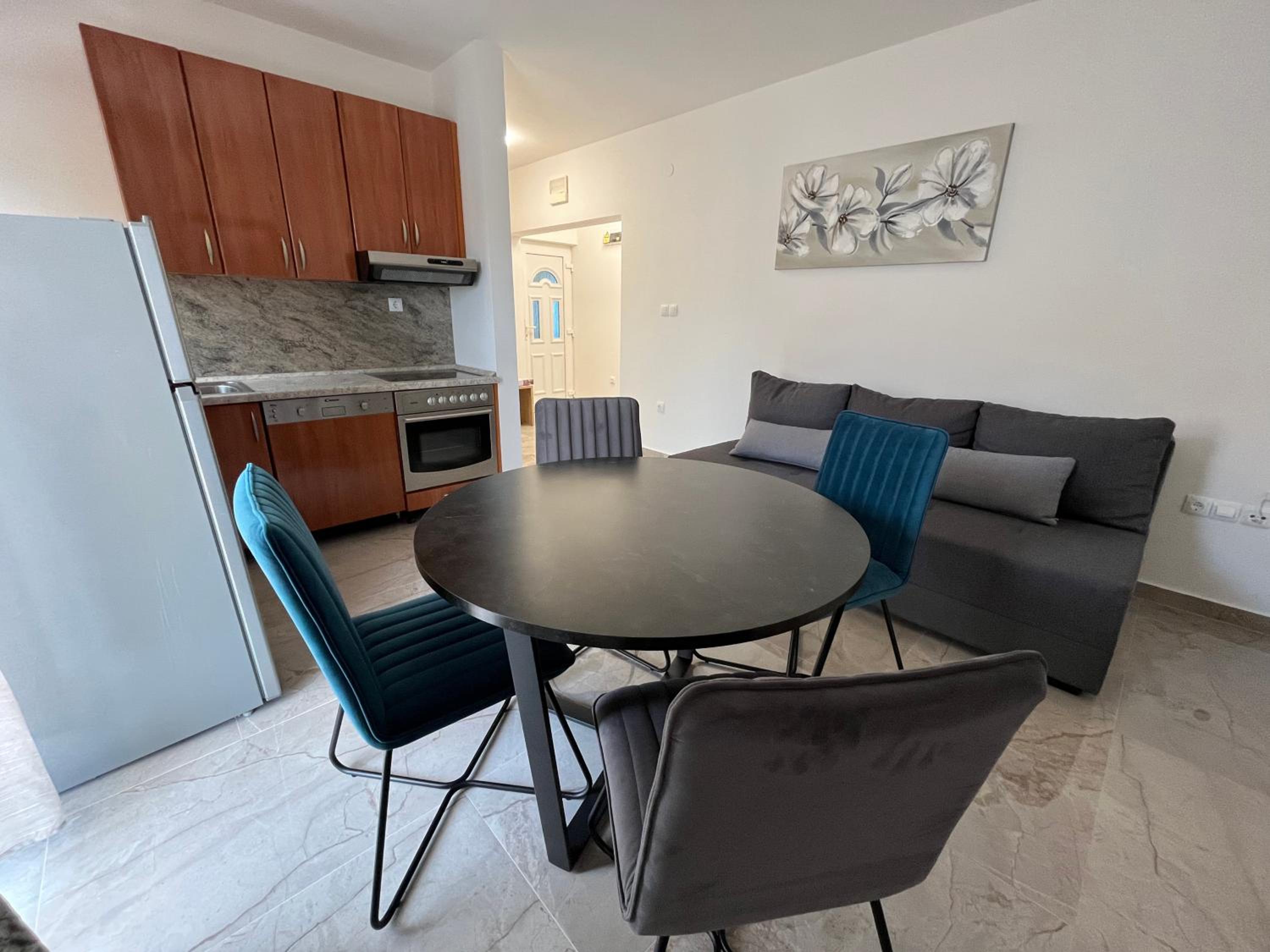 One-Bedroom Apartment with Balcony photo 2