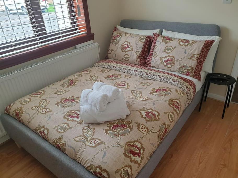 Six-Bedroom House photo 1