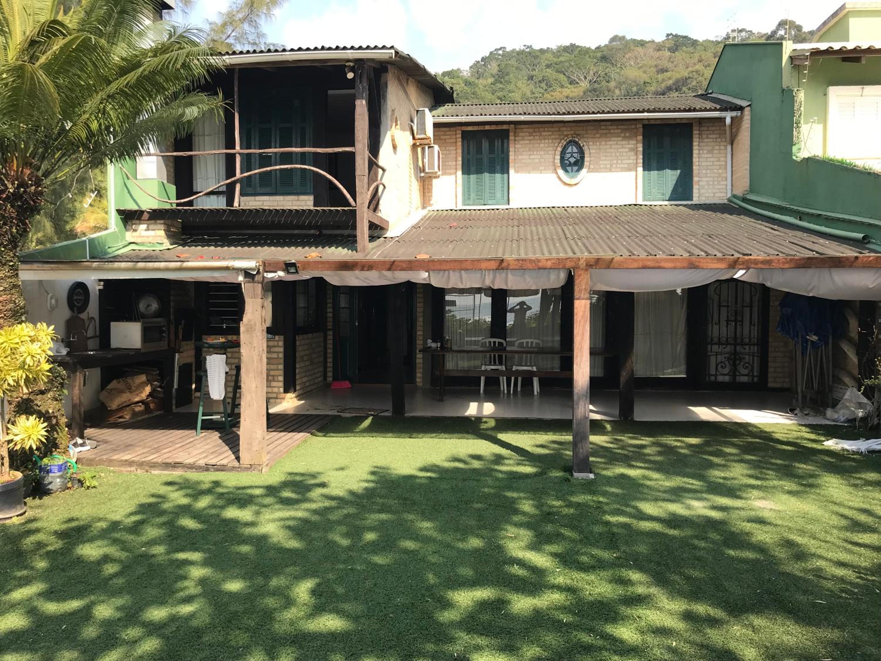 Four-Bedroom House photo 3