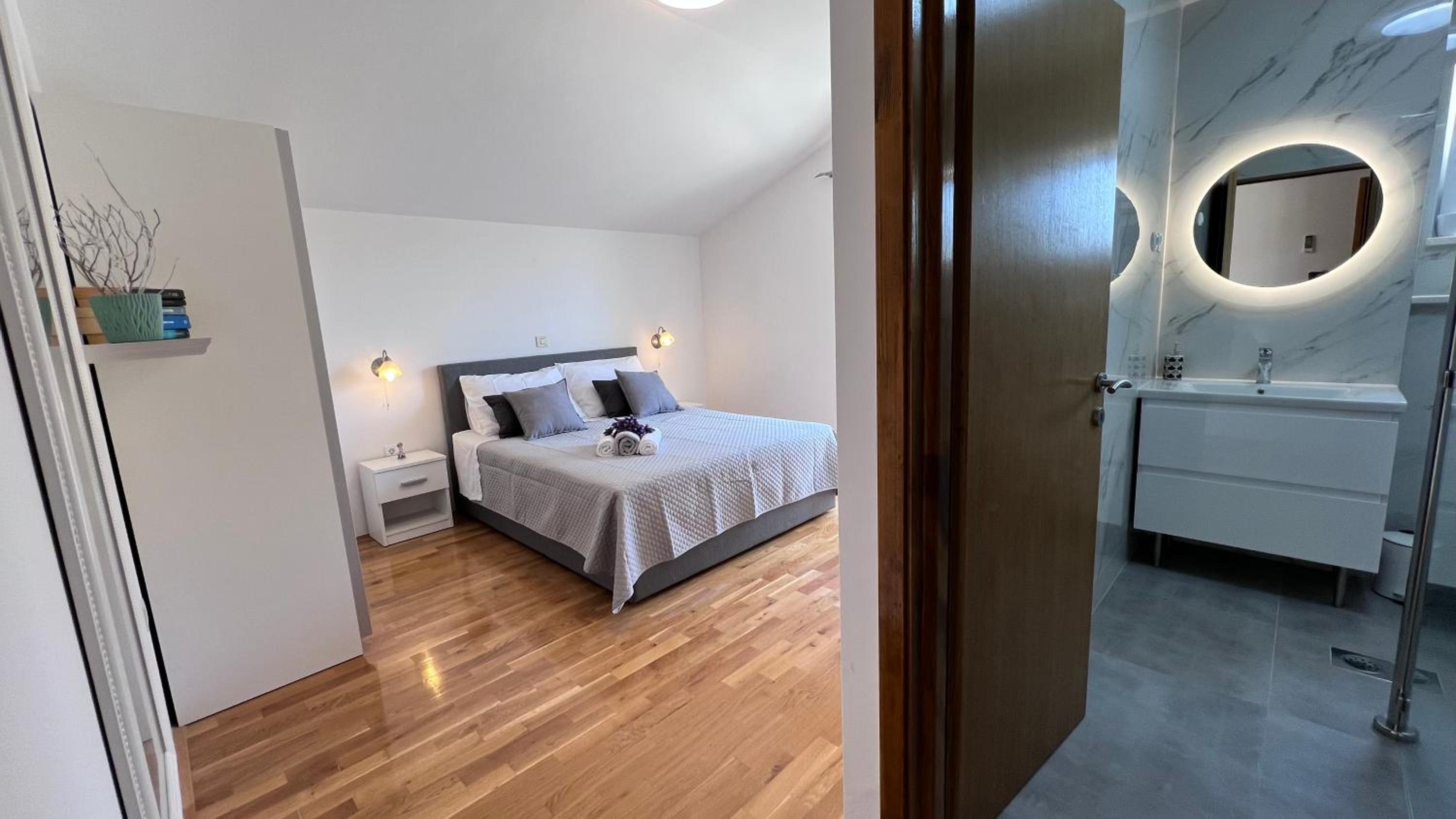 Two-Bedroom Deluxe Apartment with Balcony photo 3