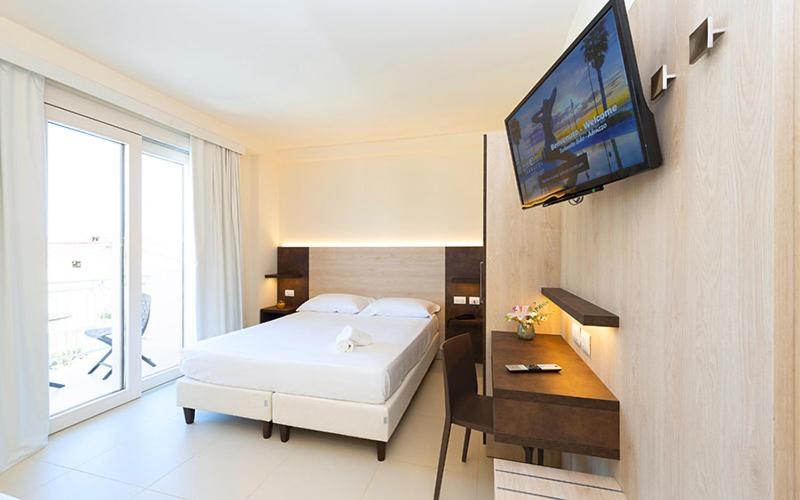 Triple Room with Balcony - Photo 2