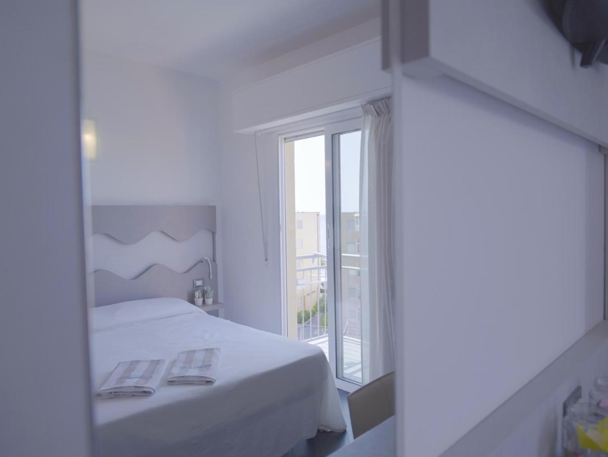 Double Room with Balcony and Sea View photo 2