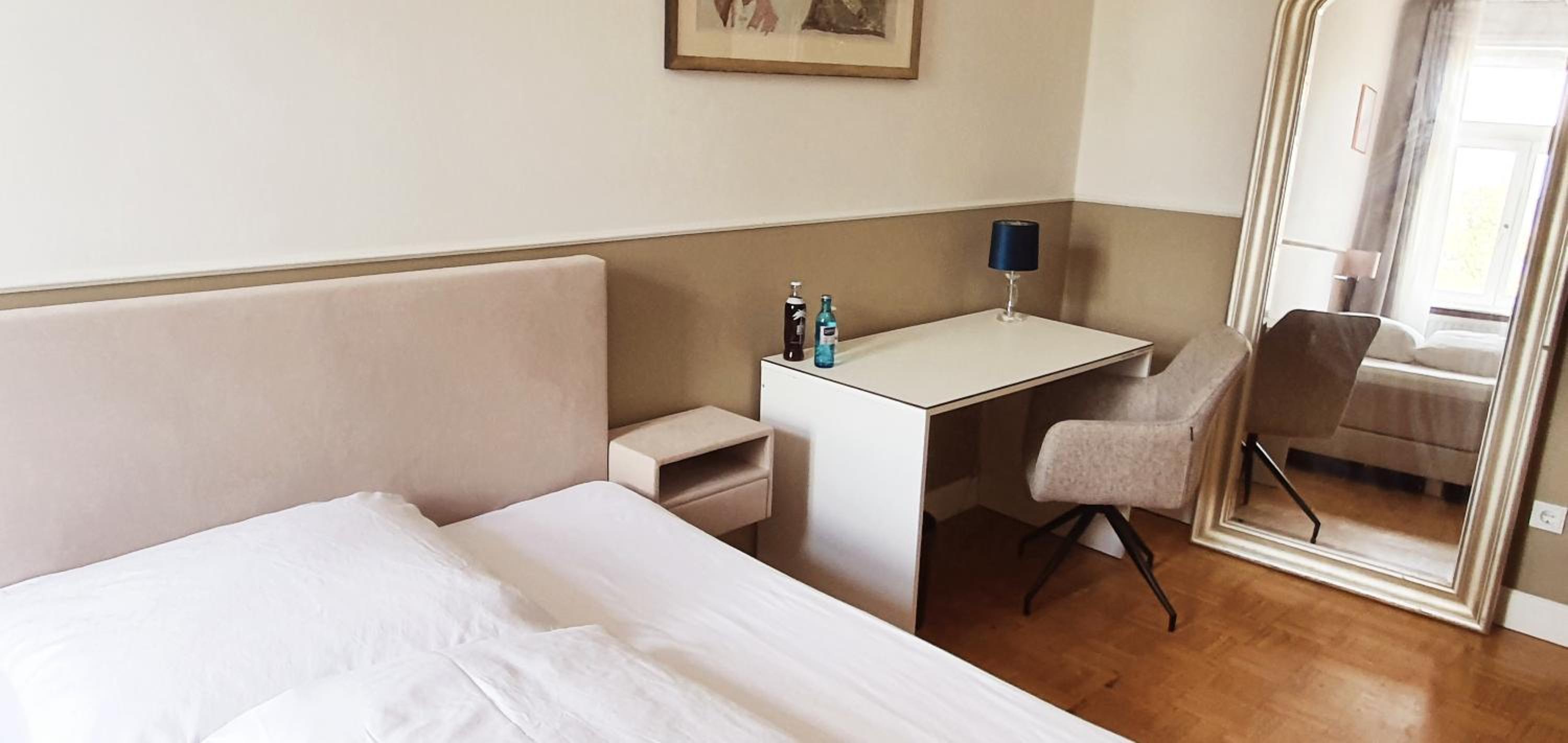 Budget Double Room - Photo 14