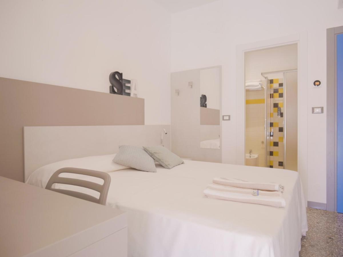 Triple Room with Terrace photo 2