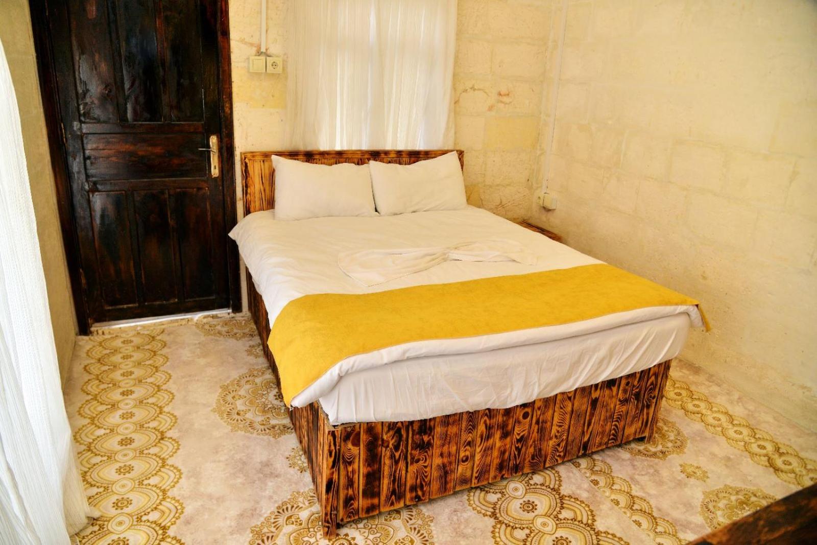 Deluxe Room - Photo 5