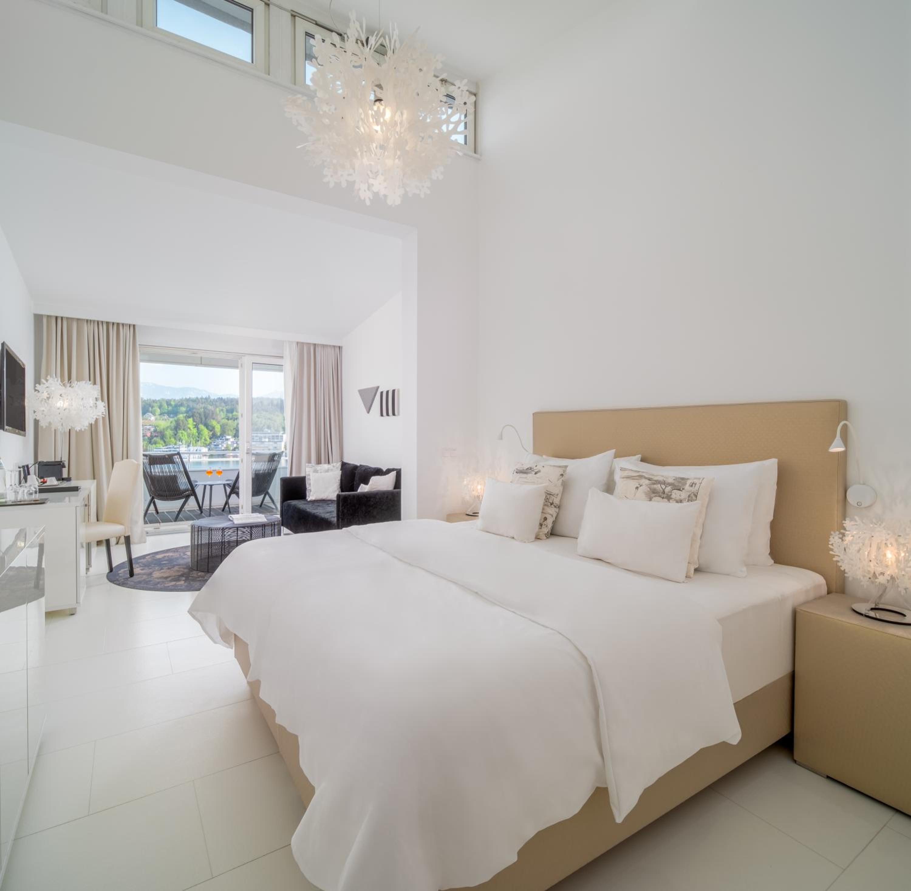 Loft - Photo 1
