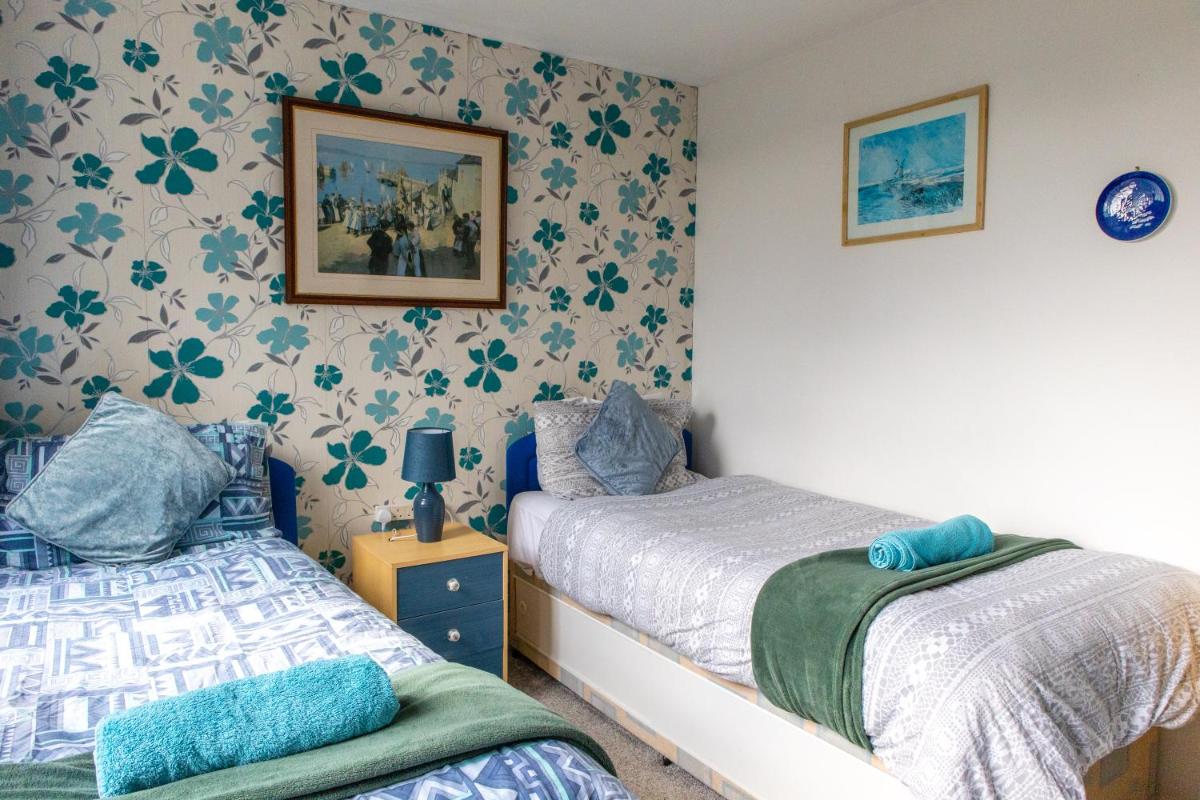 Standard Twin Room