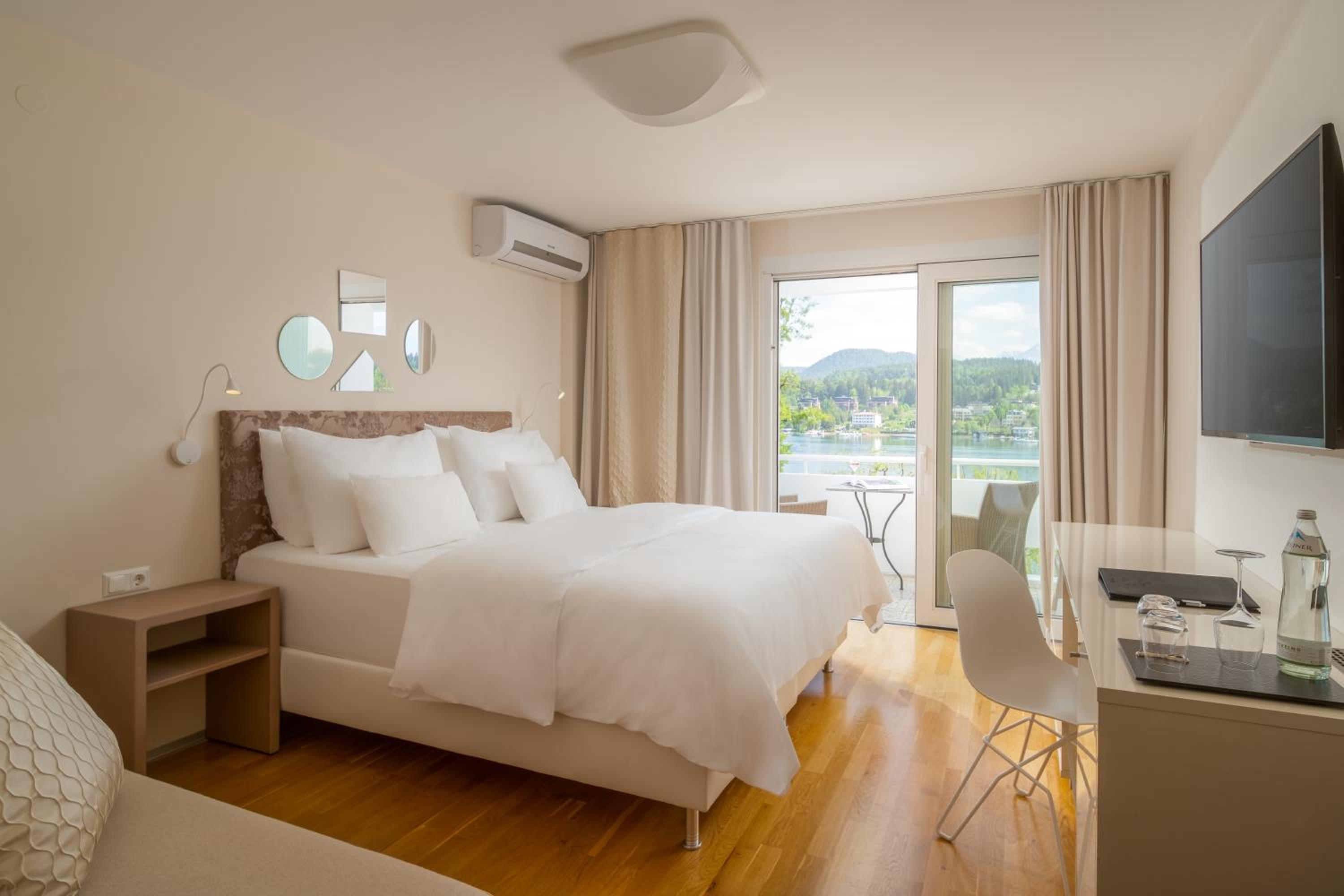 Double Room with Lake View - Photo 1