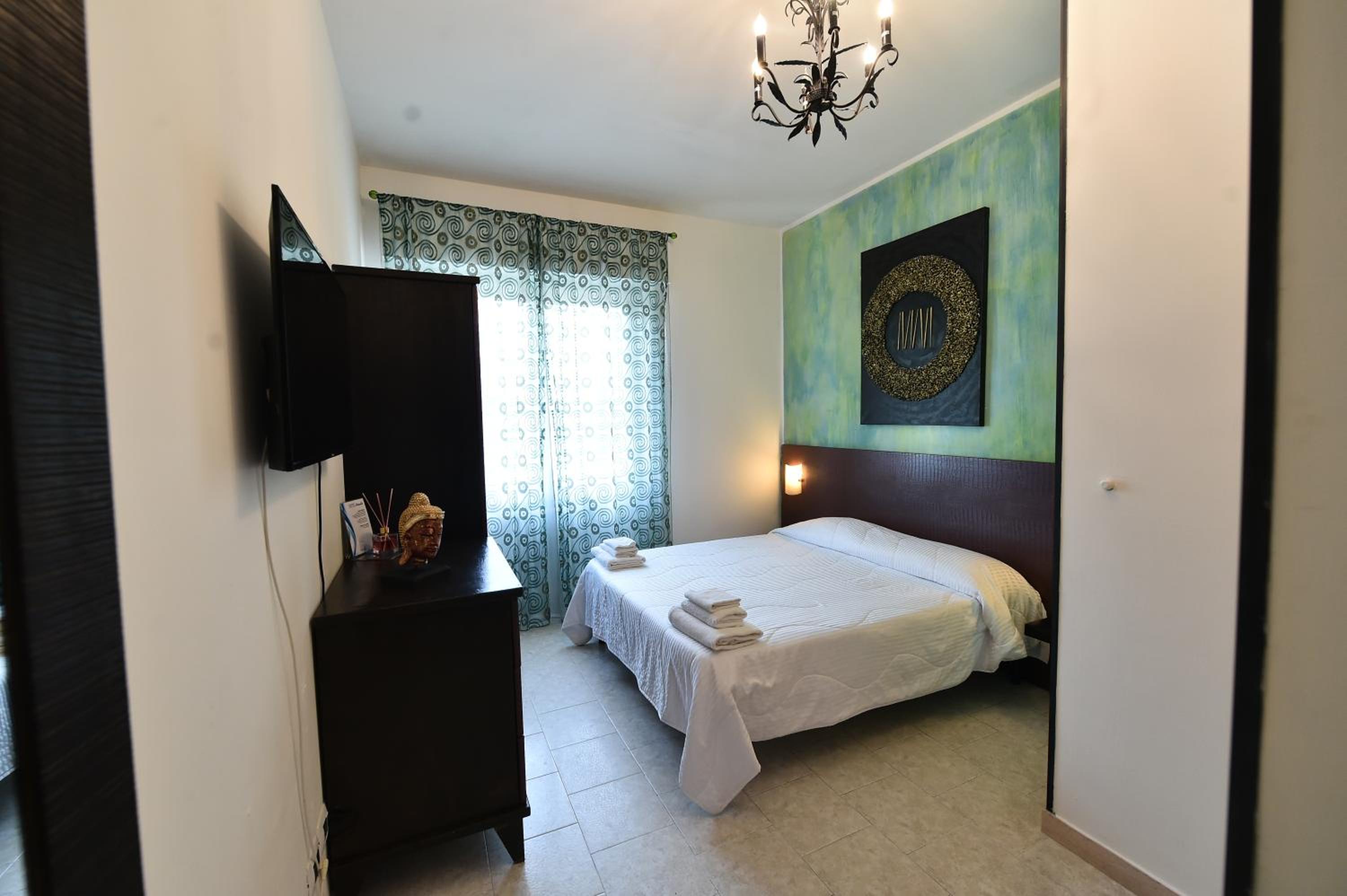 Double Room - Photo 6
