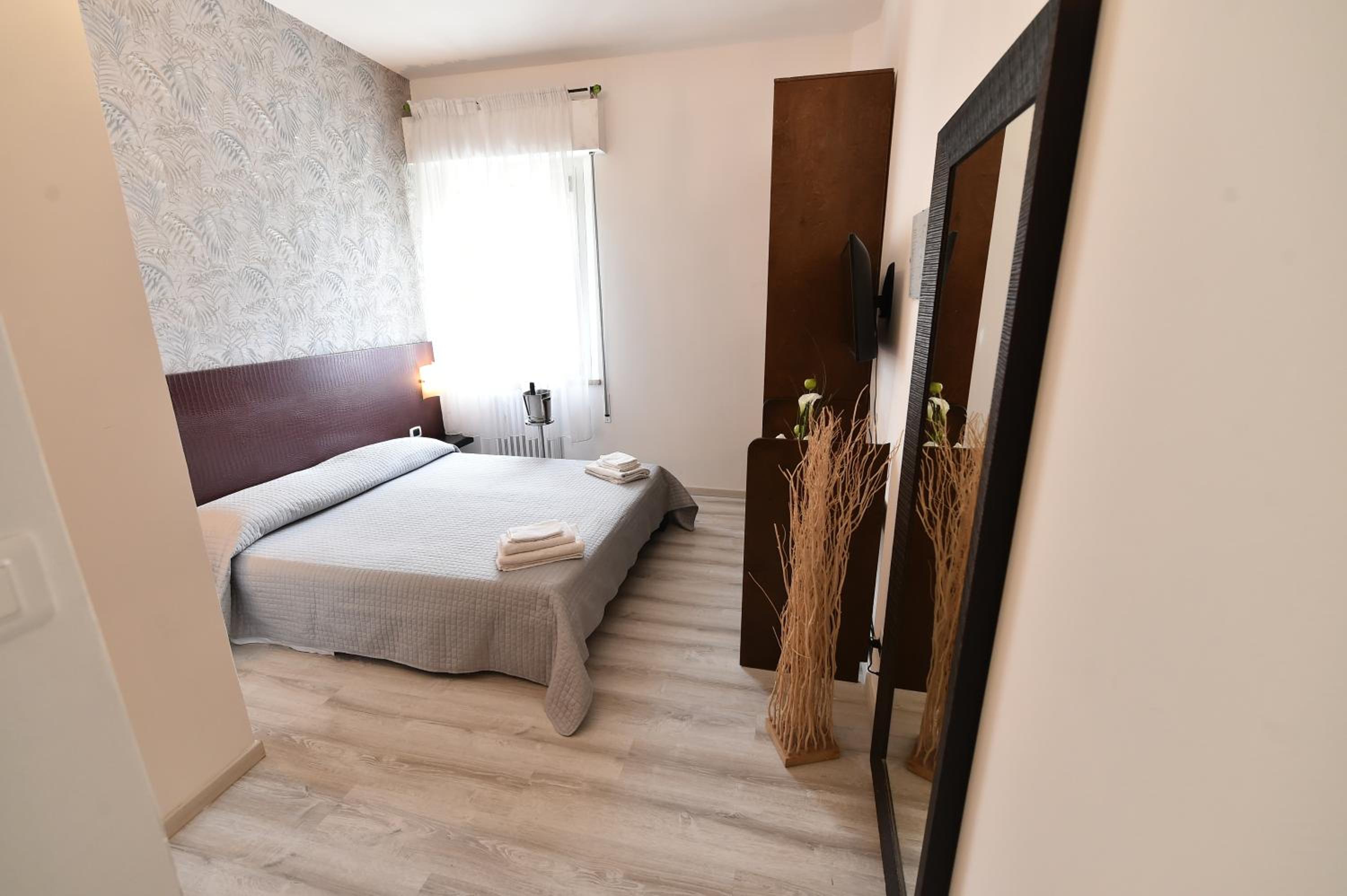 Double Room - Photo 2
