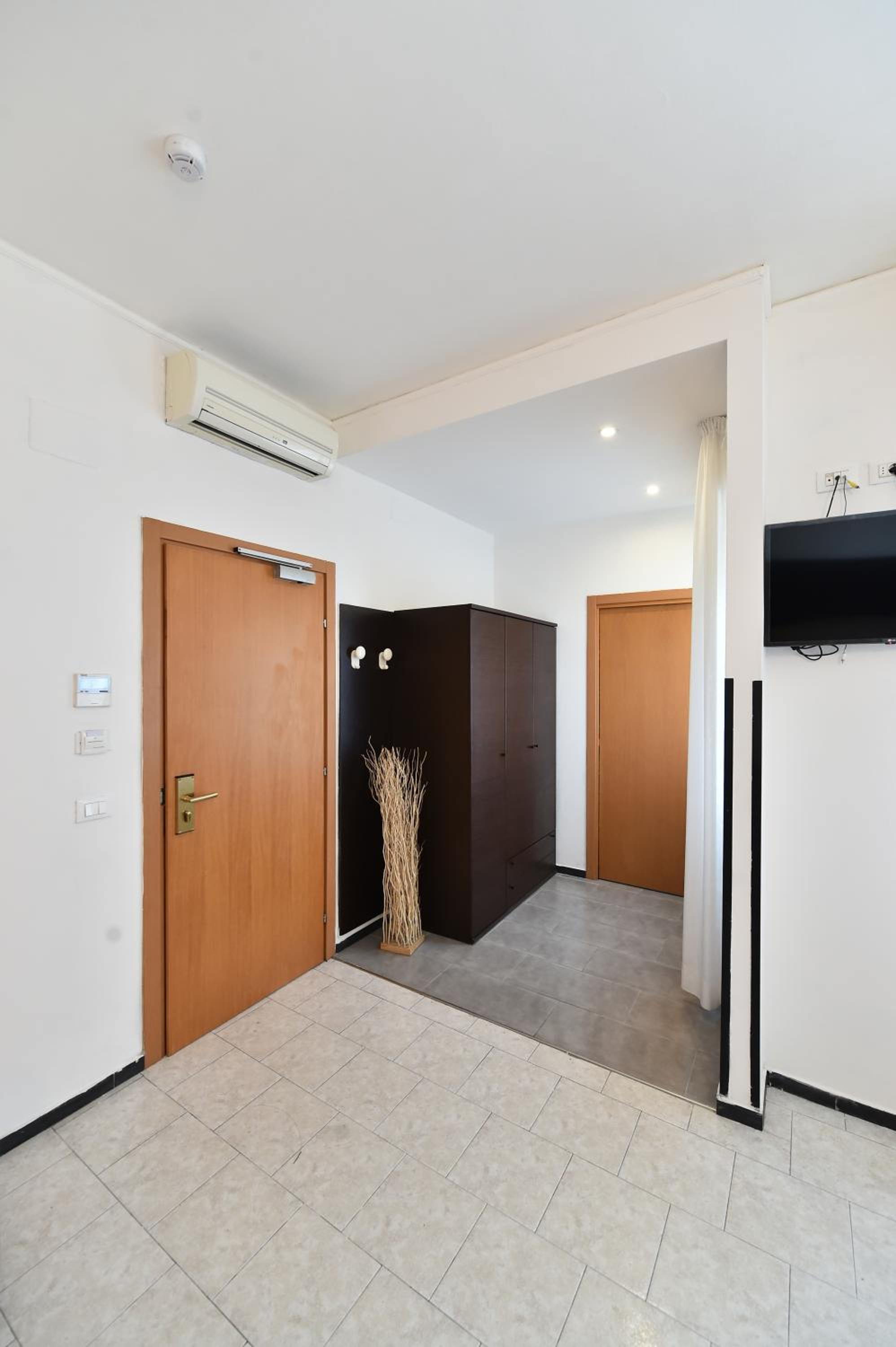 Quadruple Room - Photo 9