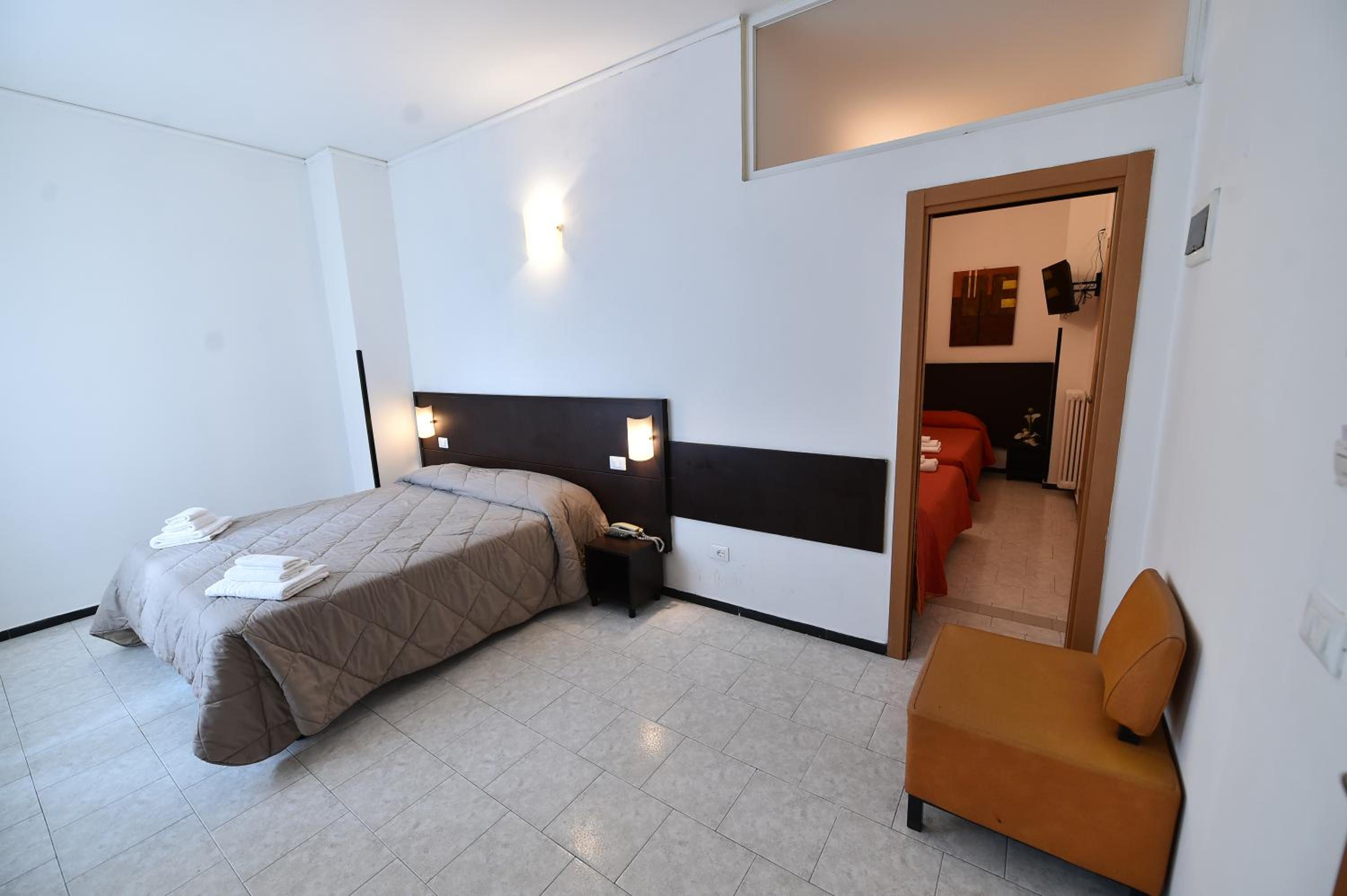Quadruple Room - Photo 12