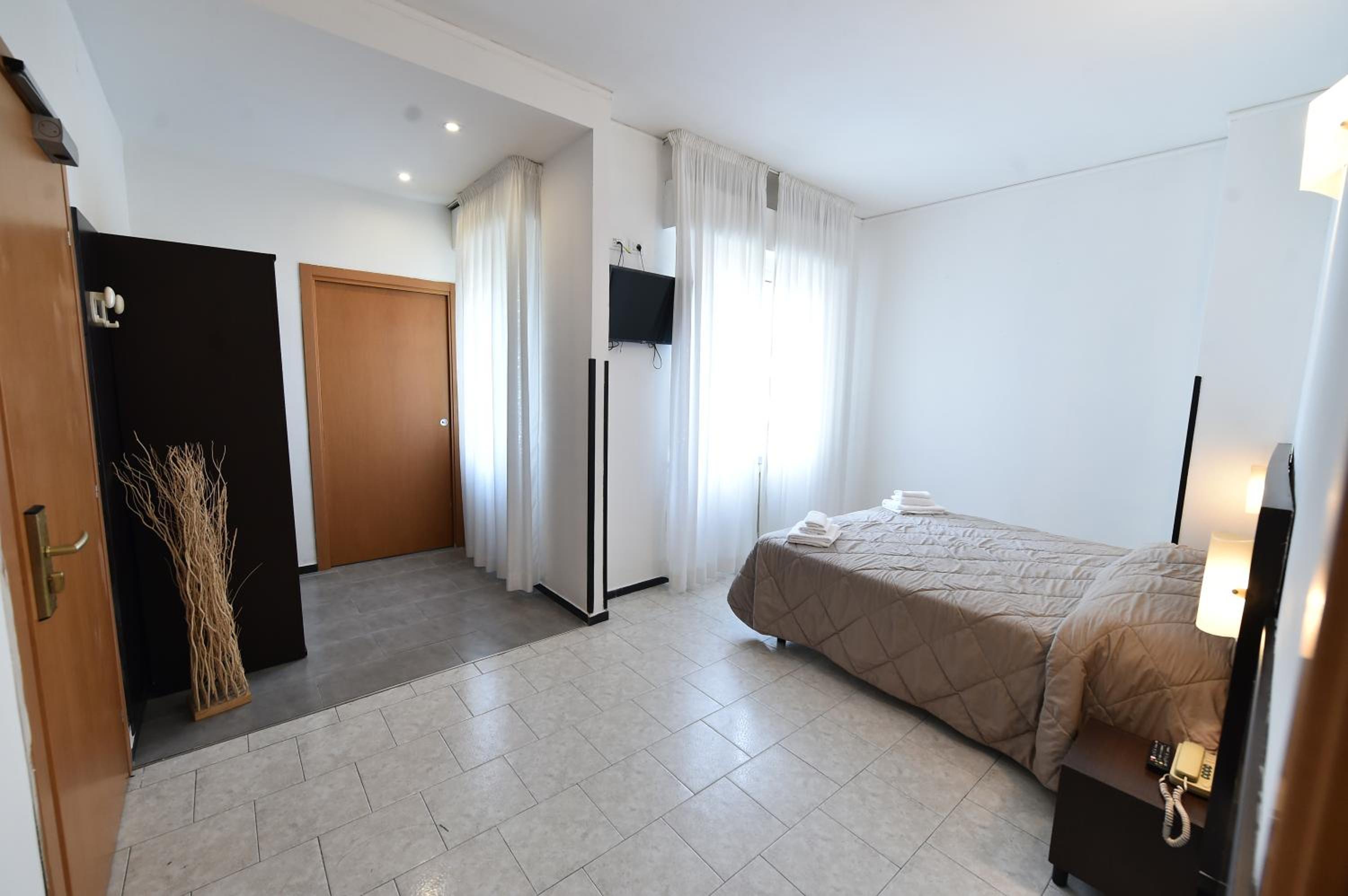 Quadruple Room - Photo 13