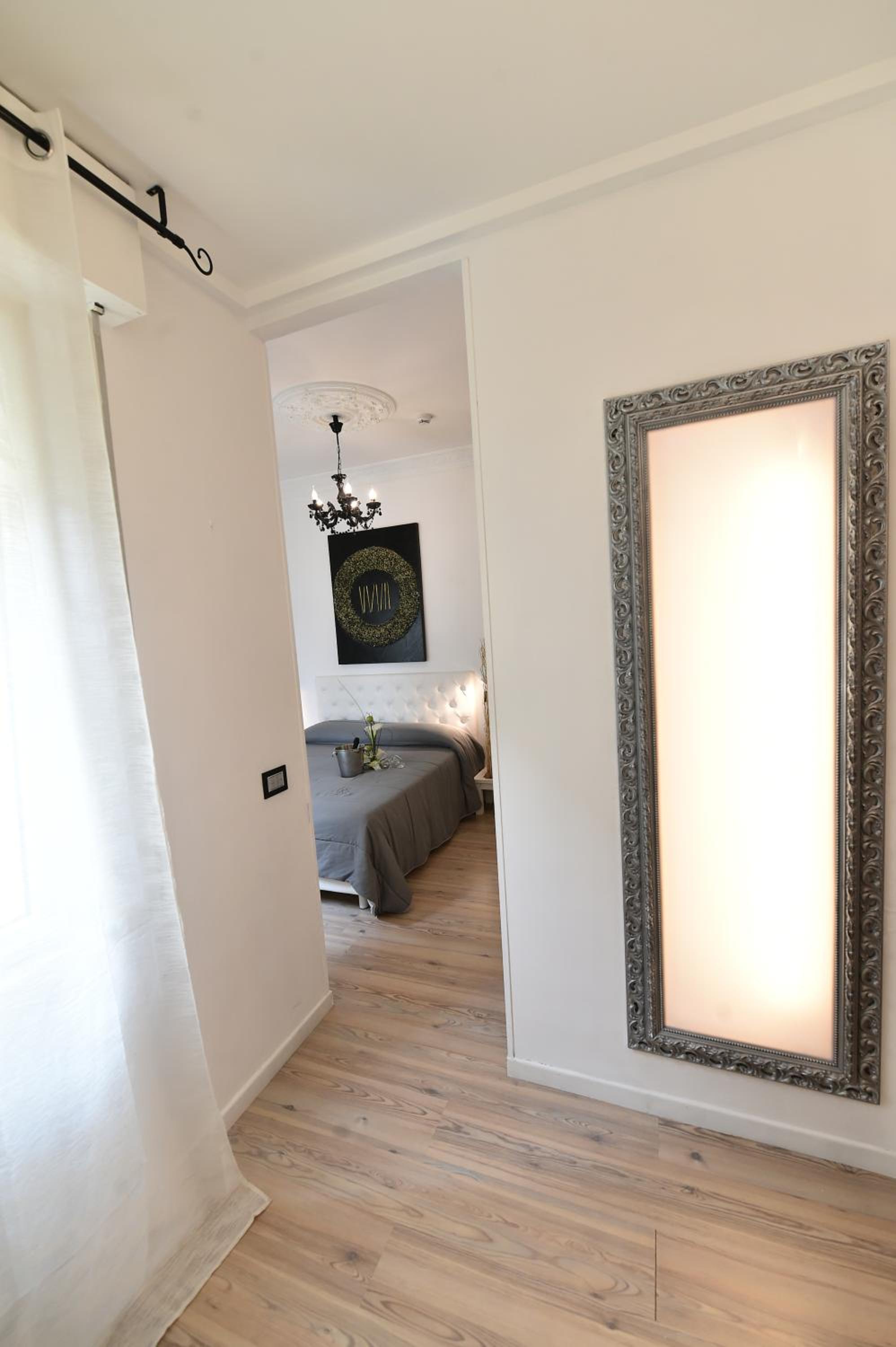 Suite - Photo 11