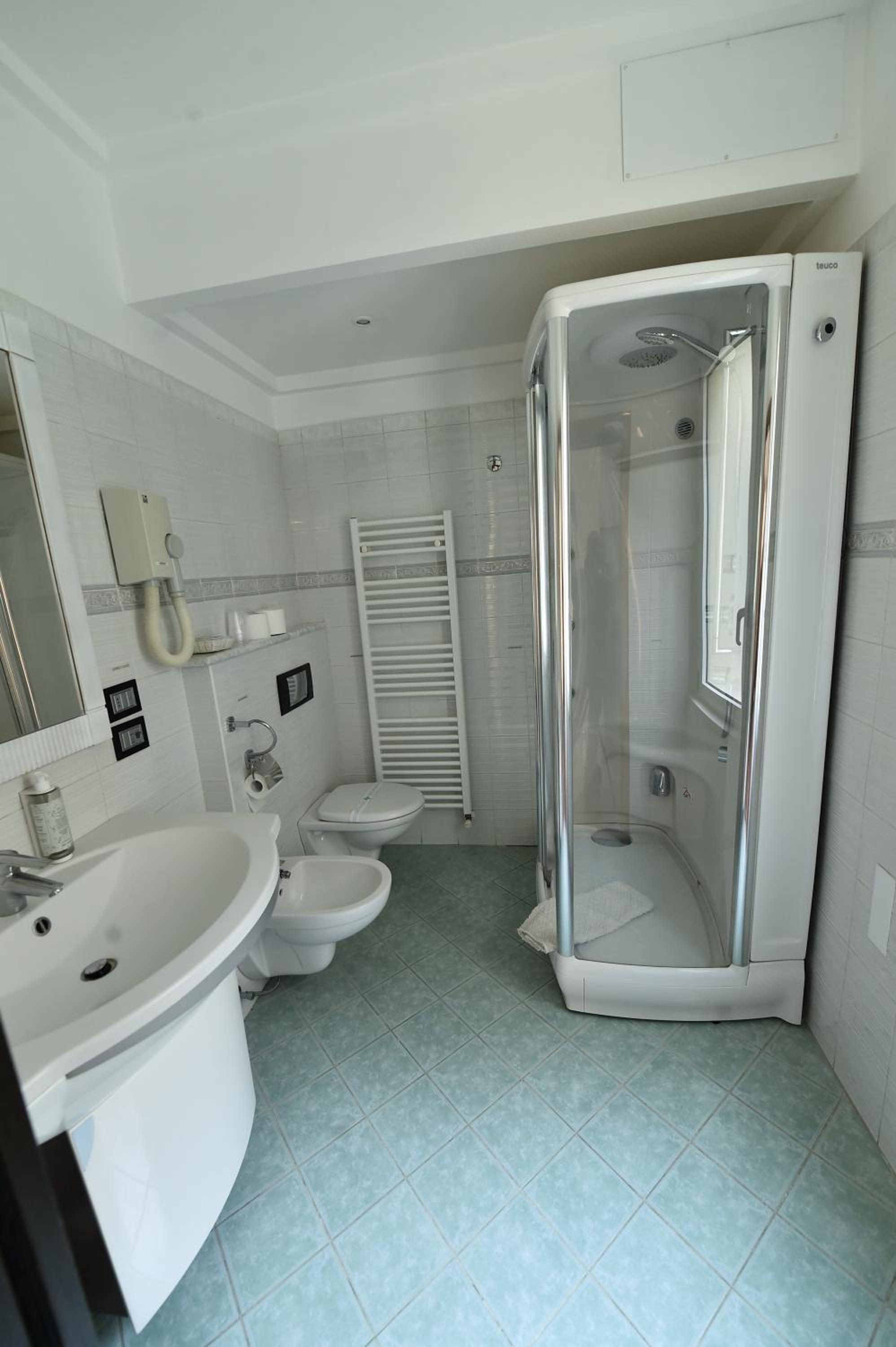Suite - Photo 12