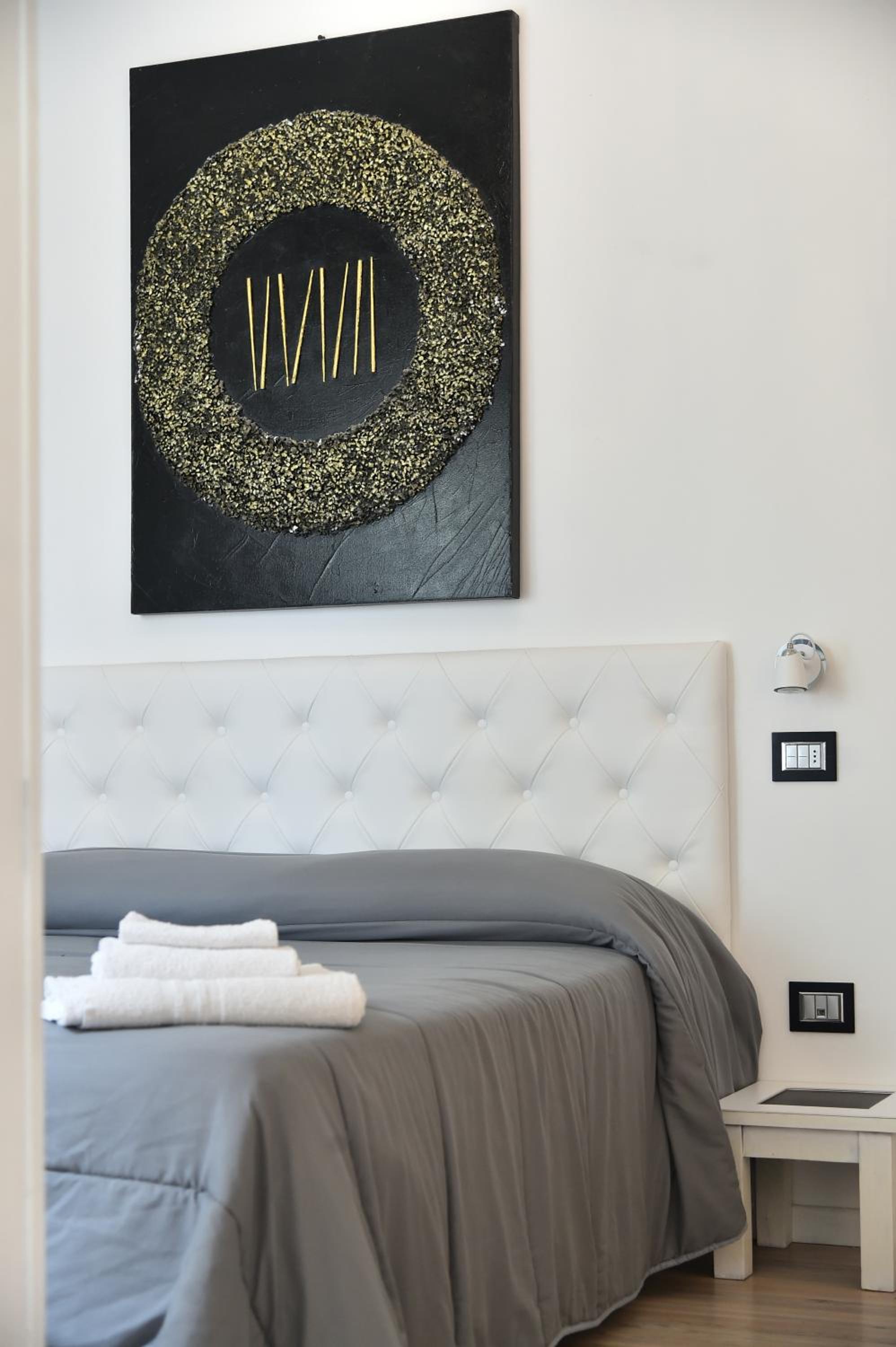 Suite - Photo 13
