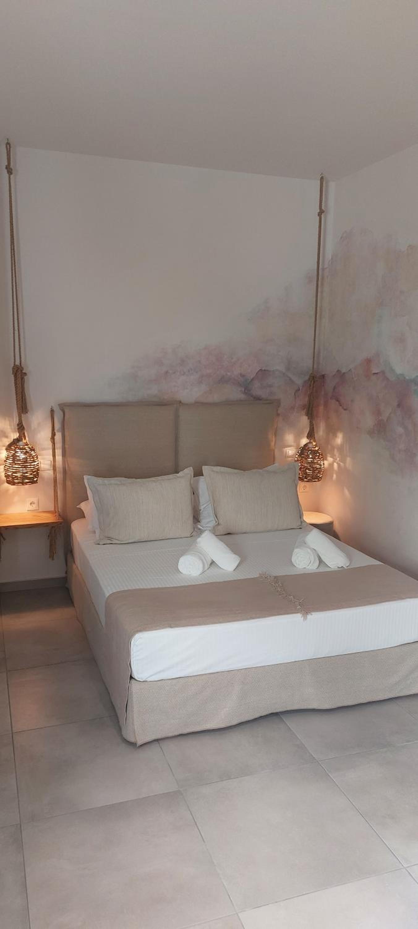 Deluxe Double Room with Side Sea View - Photo 4