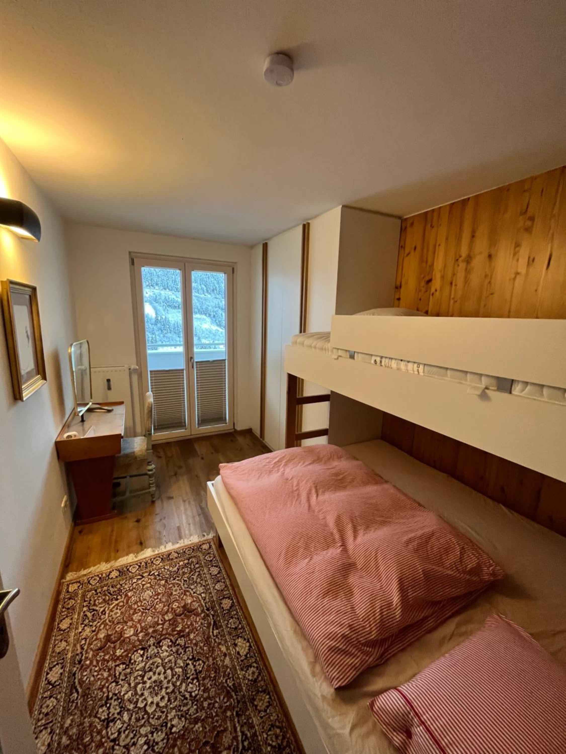 One-Bedroom Apartment photo 2