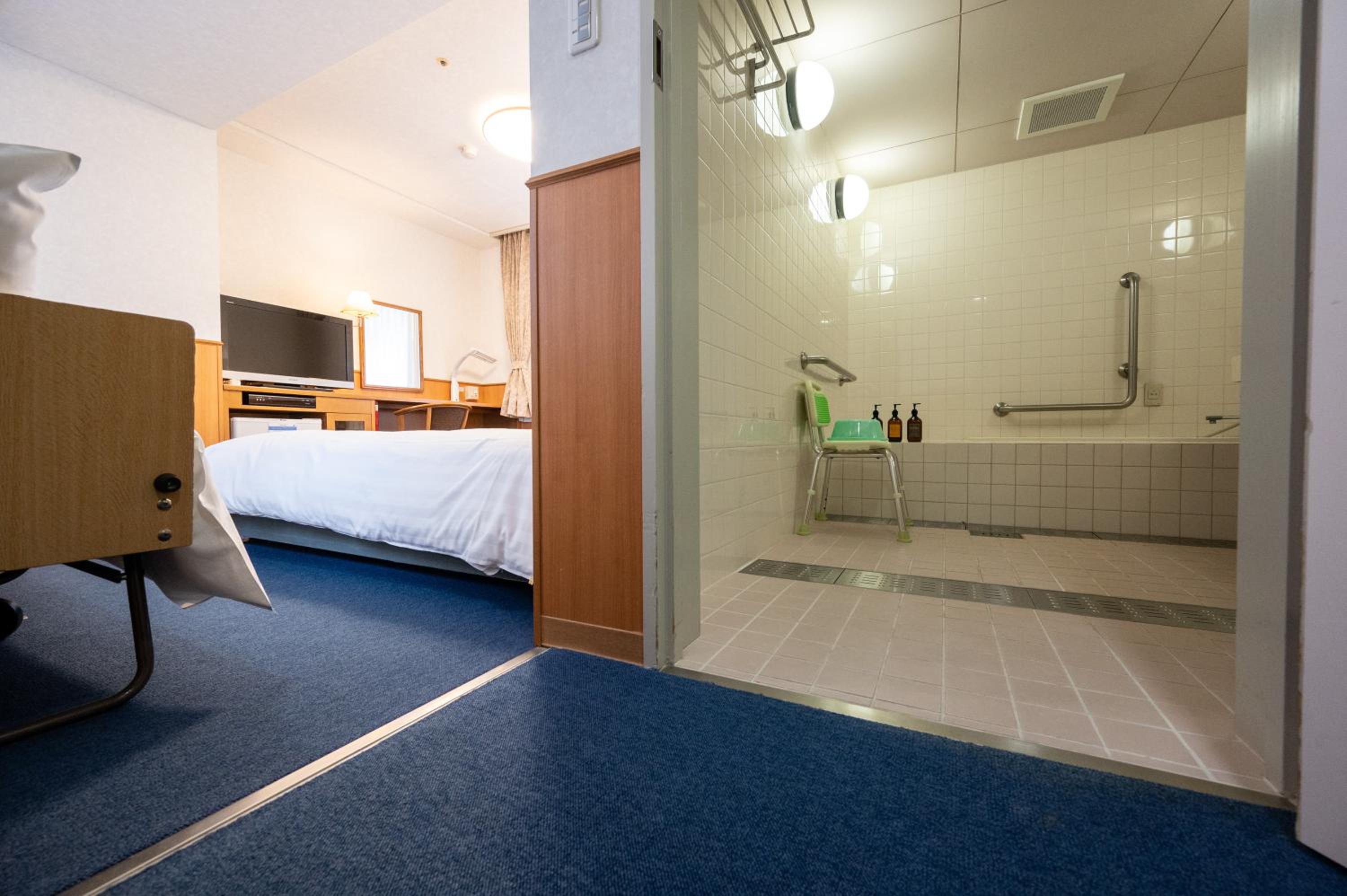 Twin Room - Disability Access photo 3