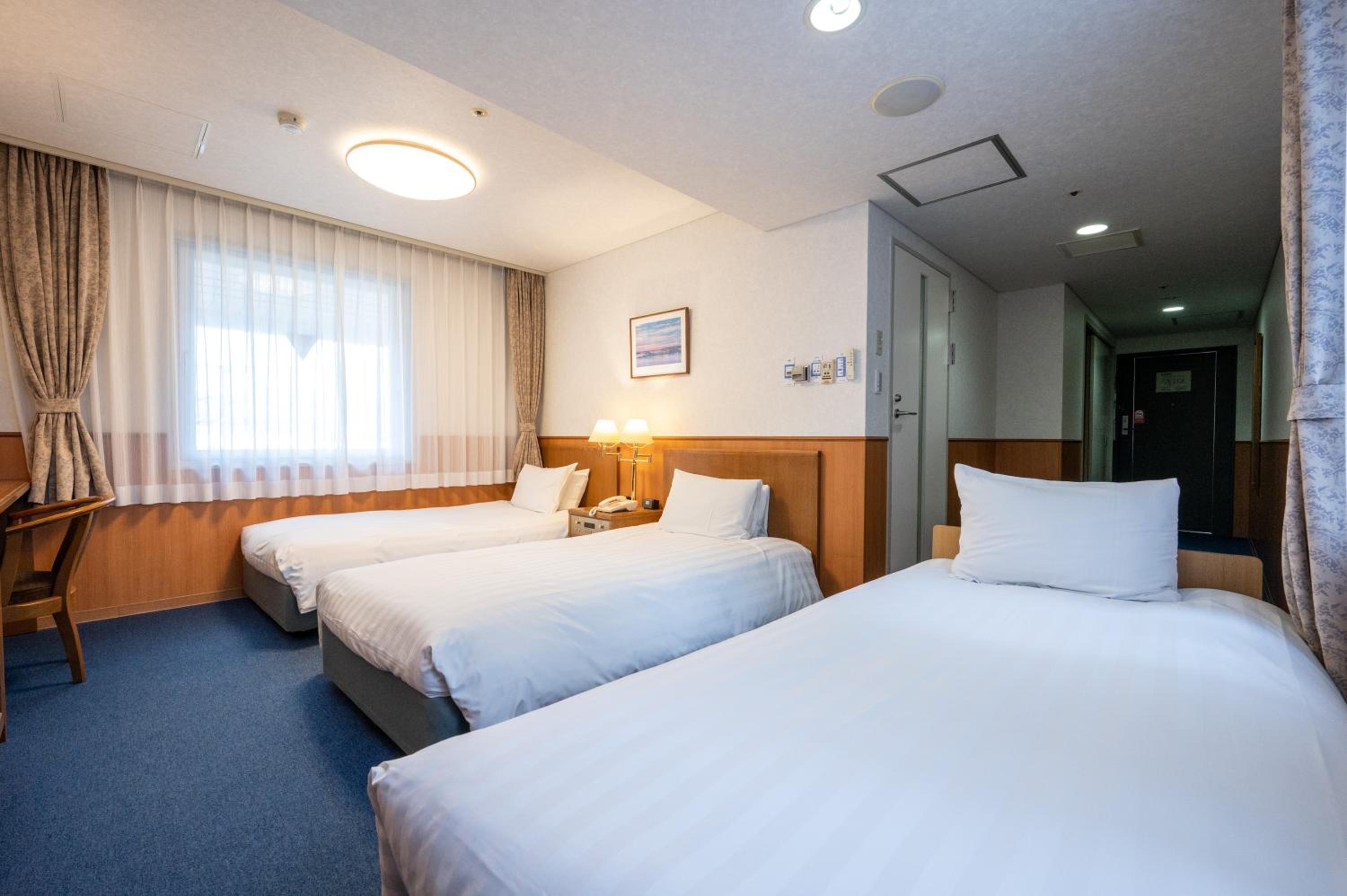 Twin Room - Disability Access photo 2