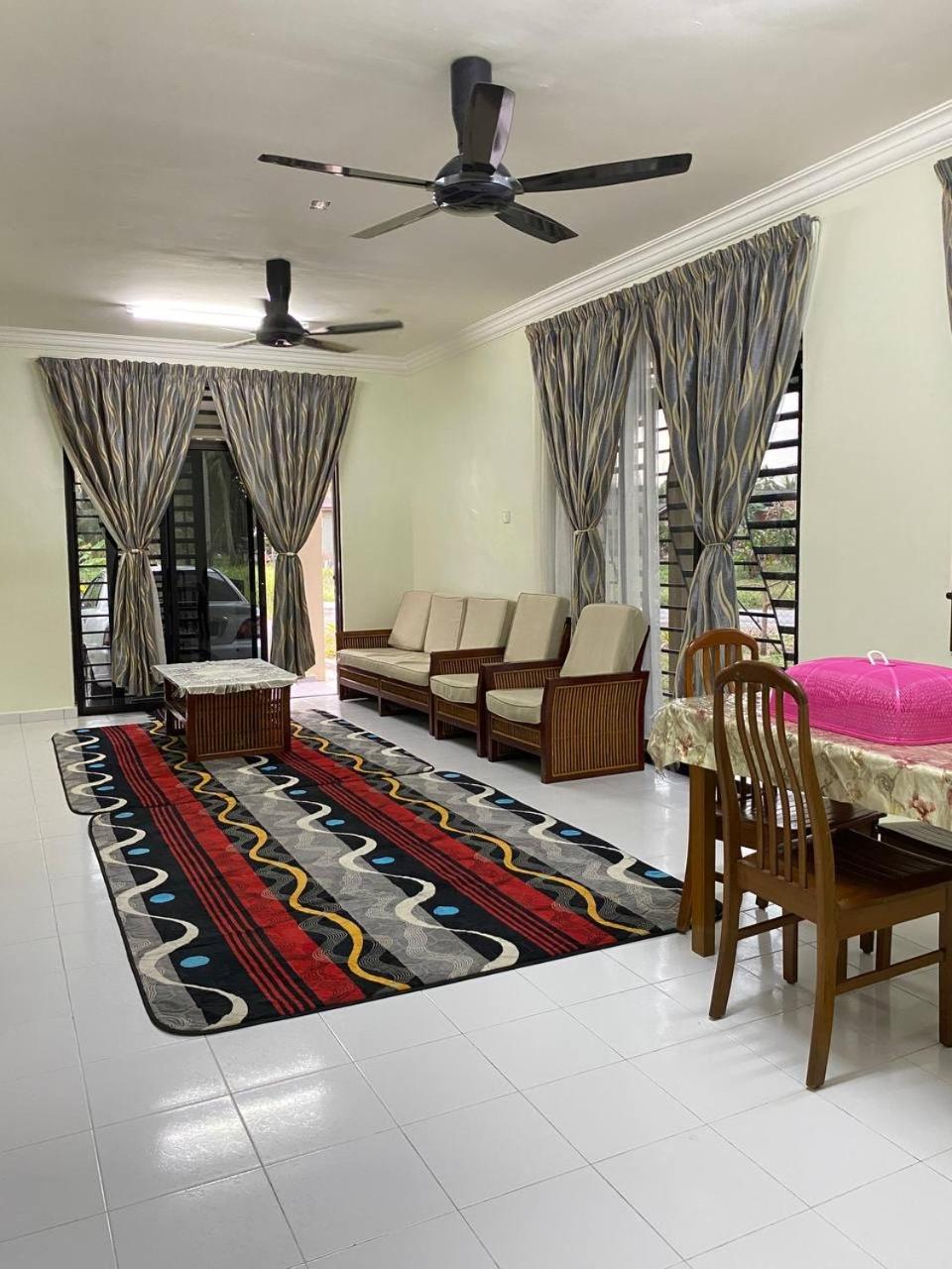Three-Bedroom House photo 1