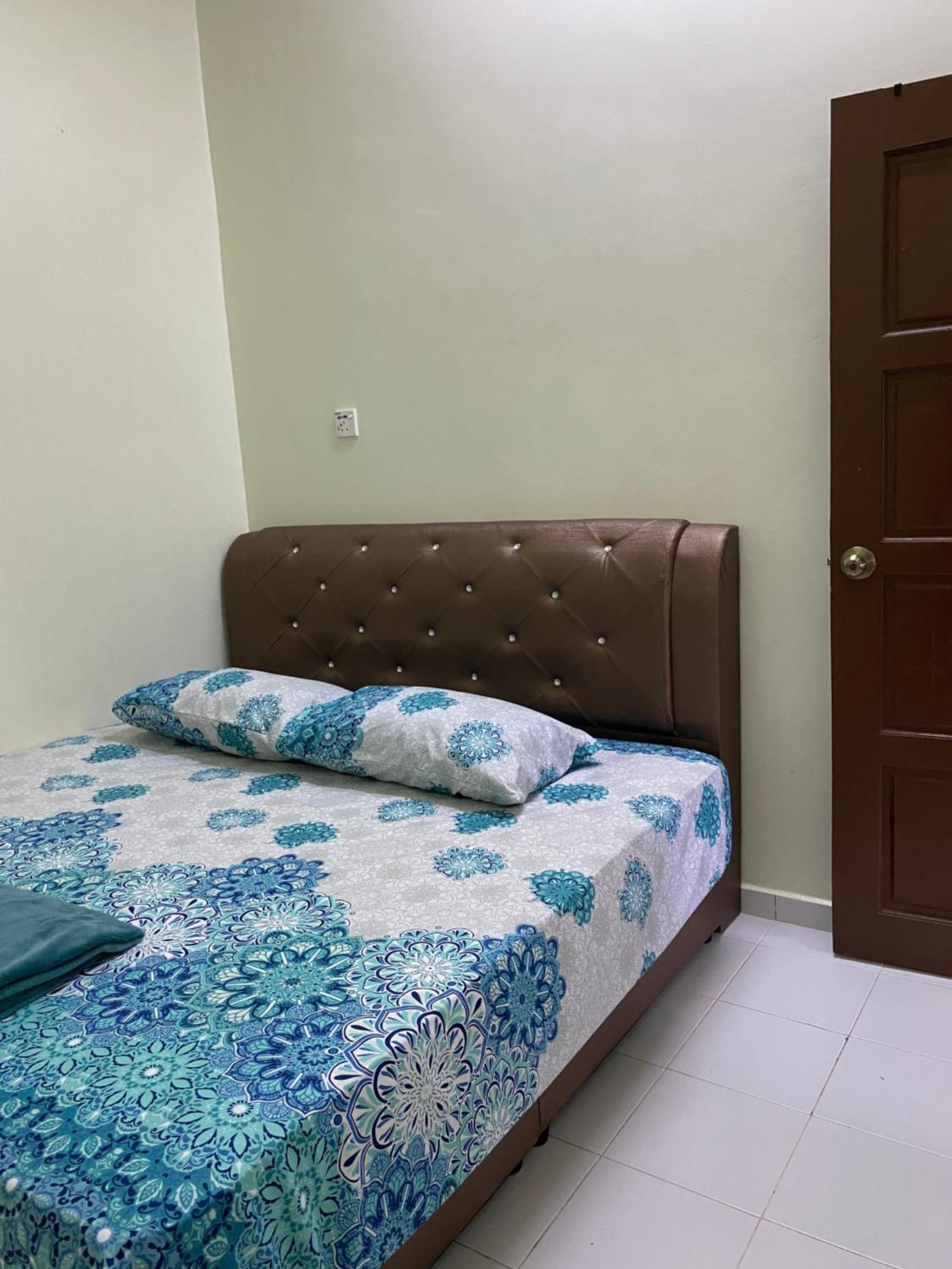 Three-Bedroom House photo 2