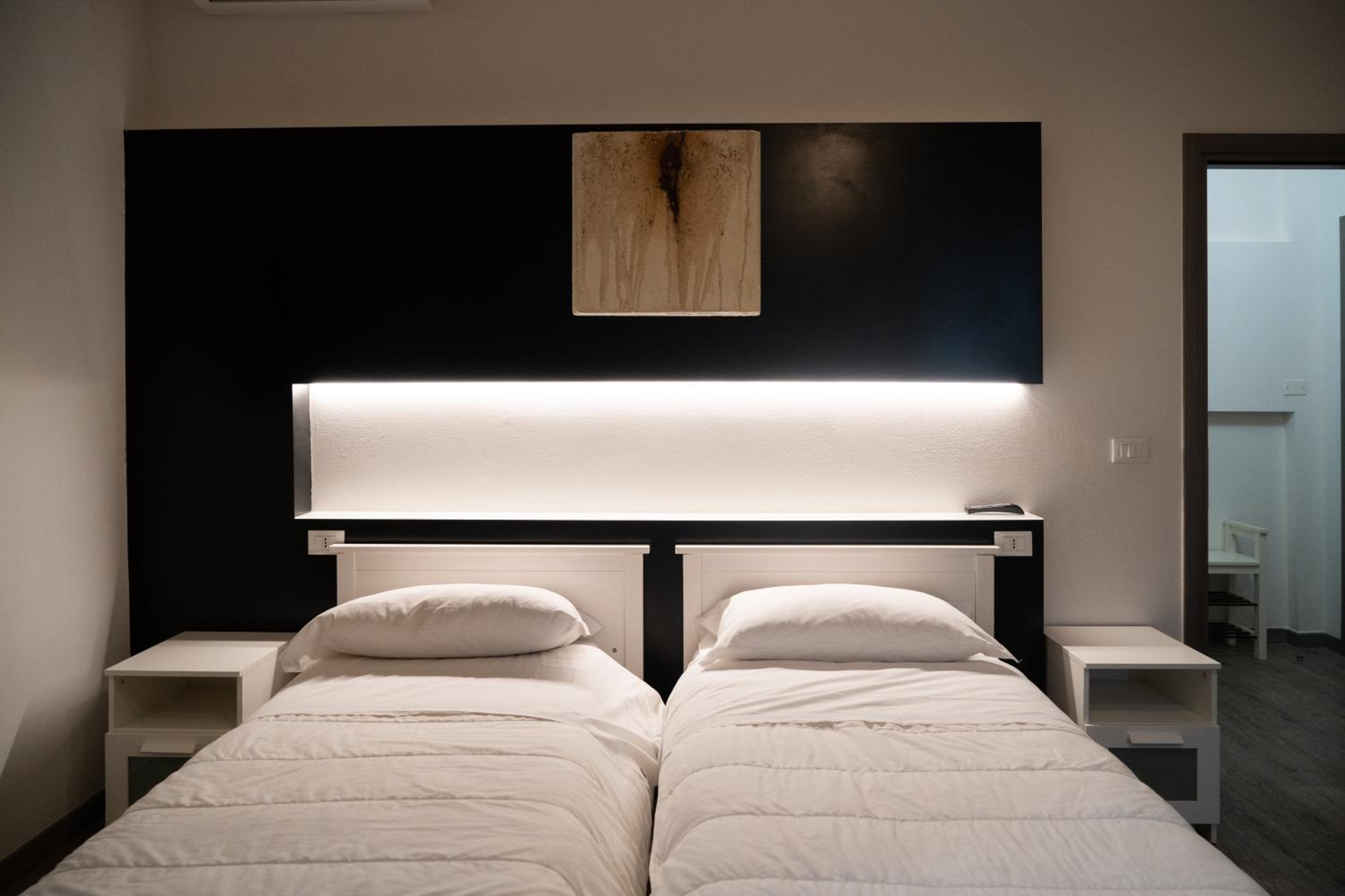 Twin Room with Private Bathroom photo 1