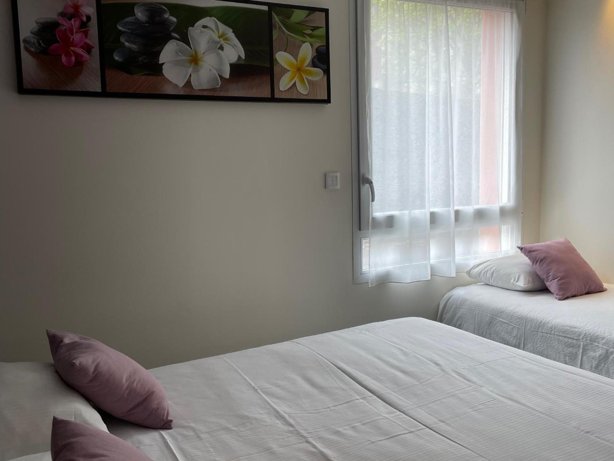  Triple Room with 1 Double bed and 1 Single Bed - Photo 2