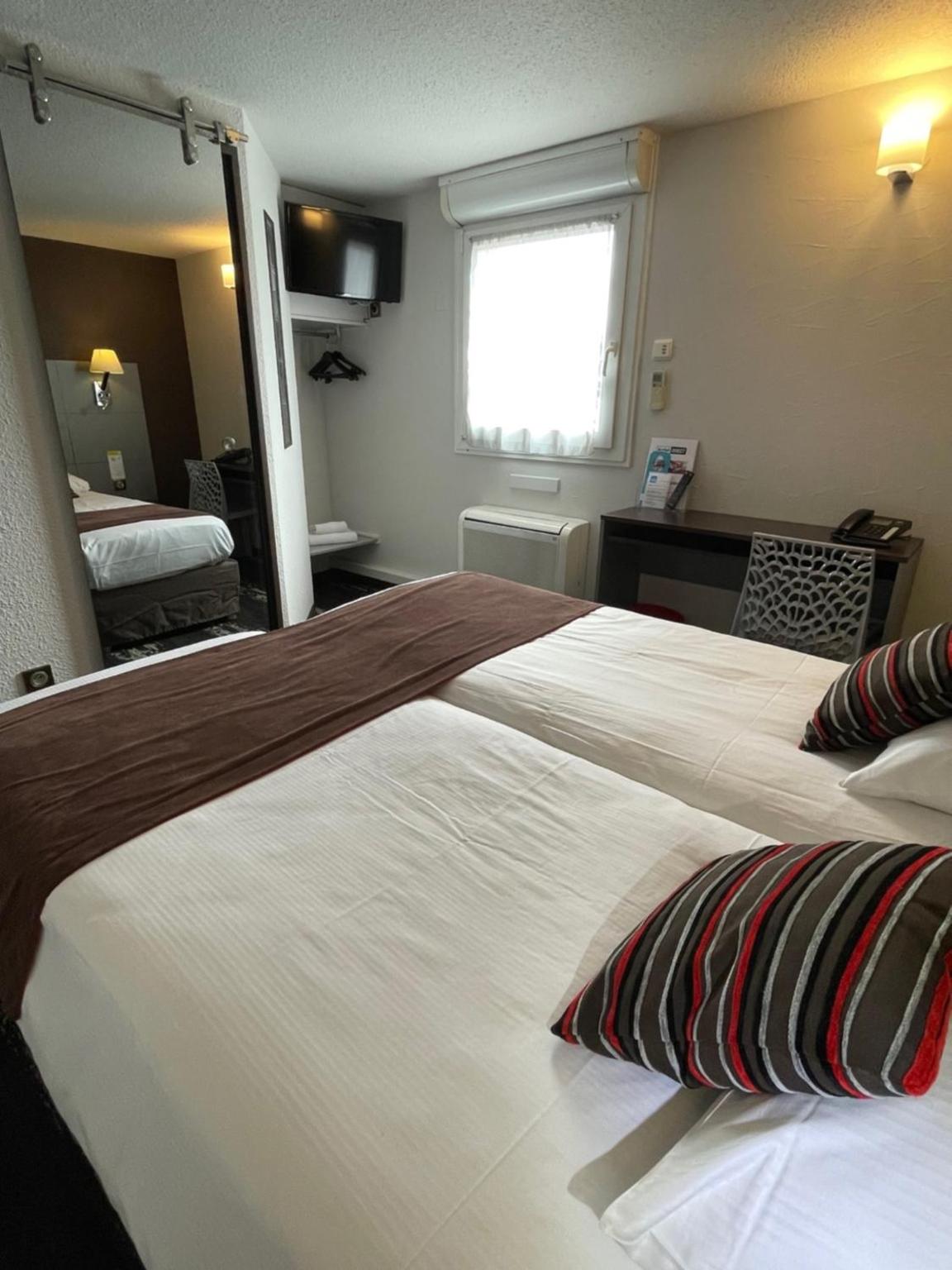 2 single Beds