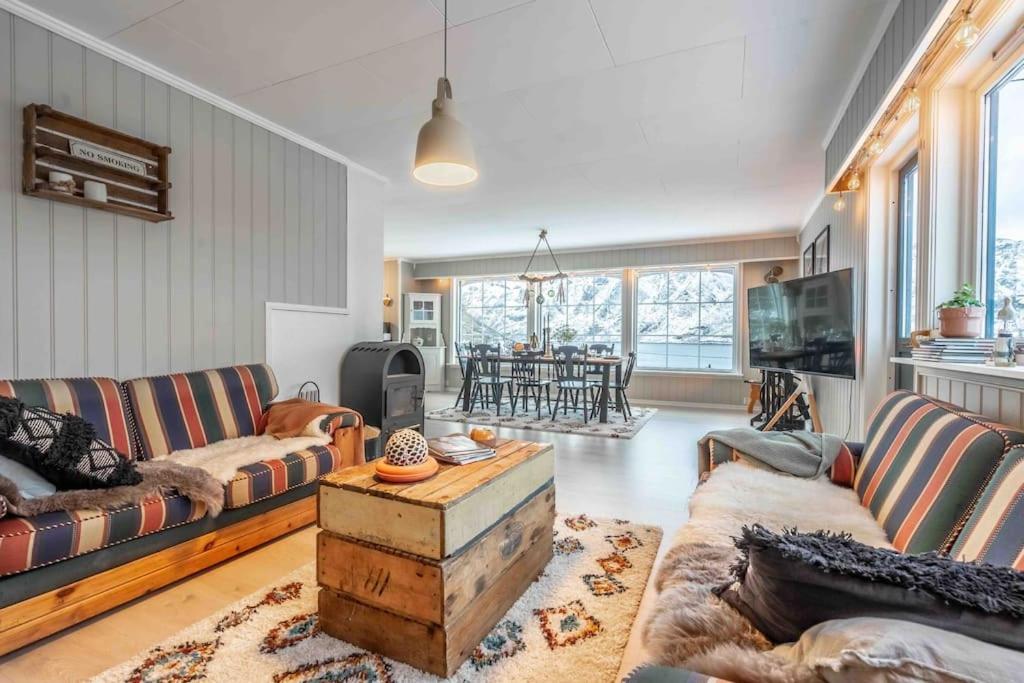 Six-Bedroom House photo 1