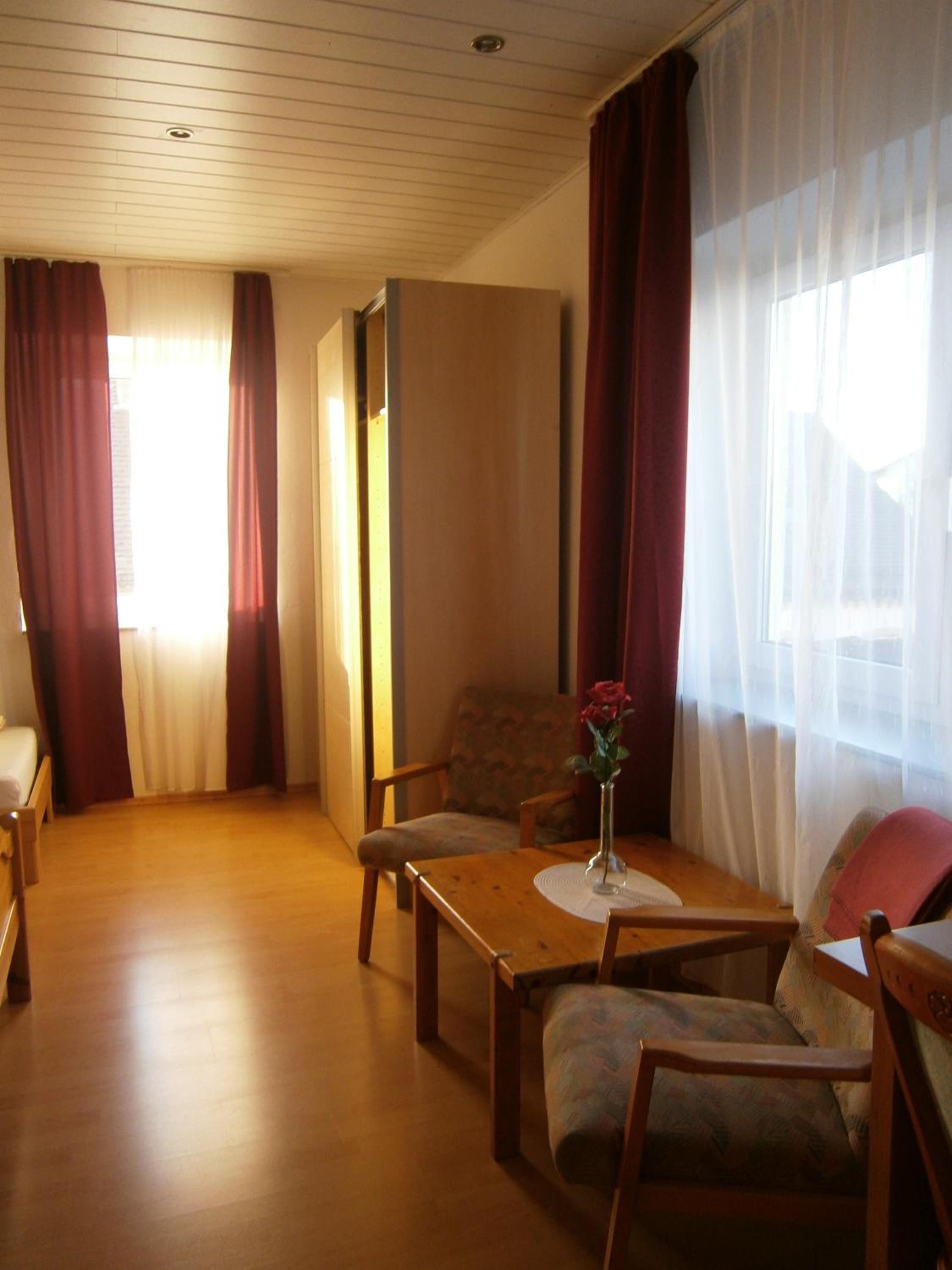 Quadruple Room with Shower - Photo 7