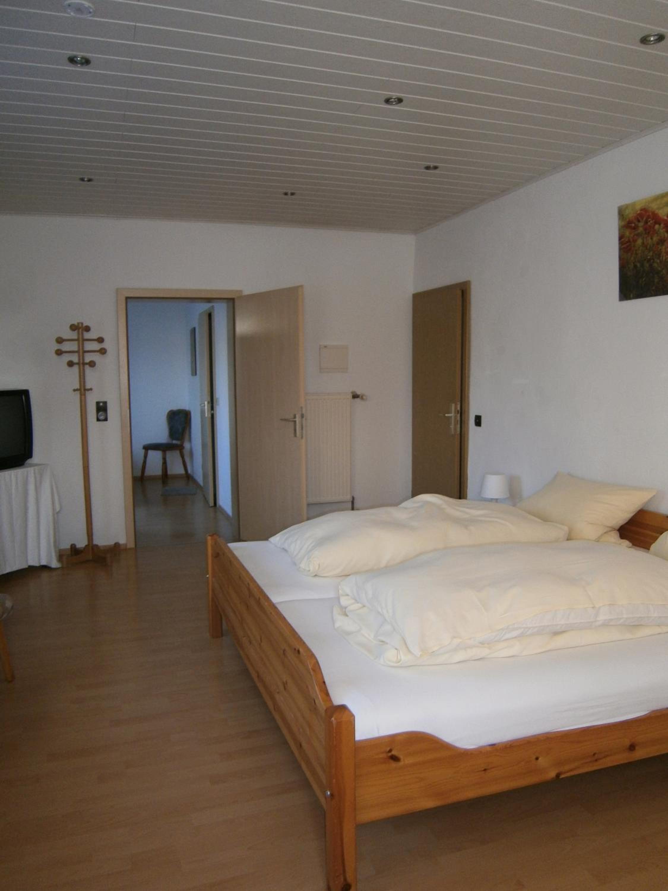 Quadruple Room with Shower - Photo 6