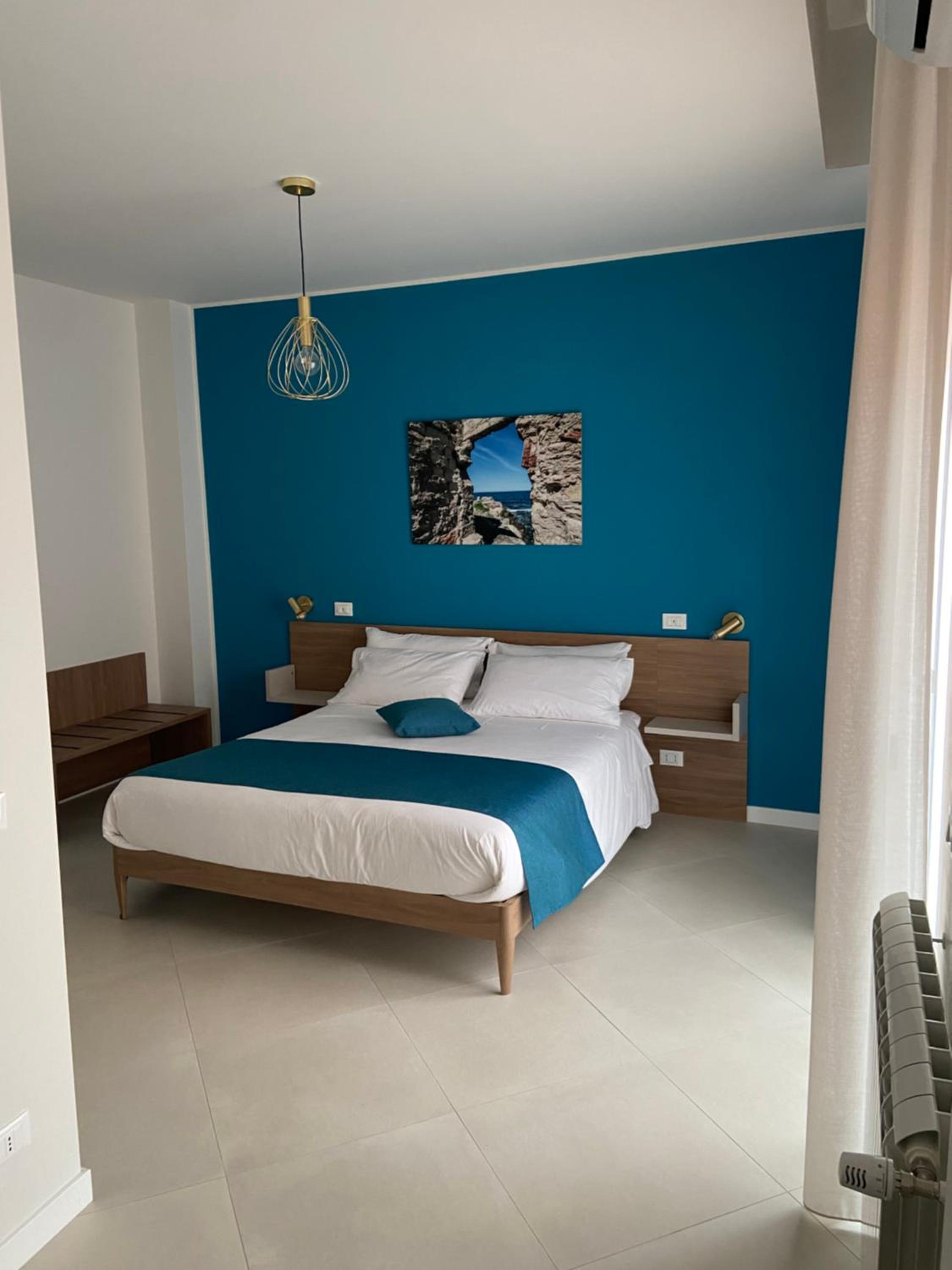 King Suite with Balcony - Photo 4