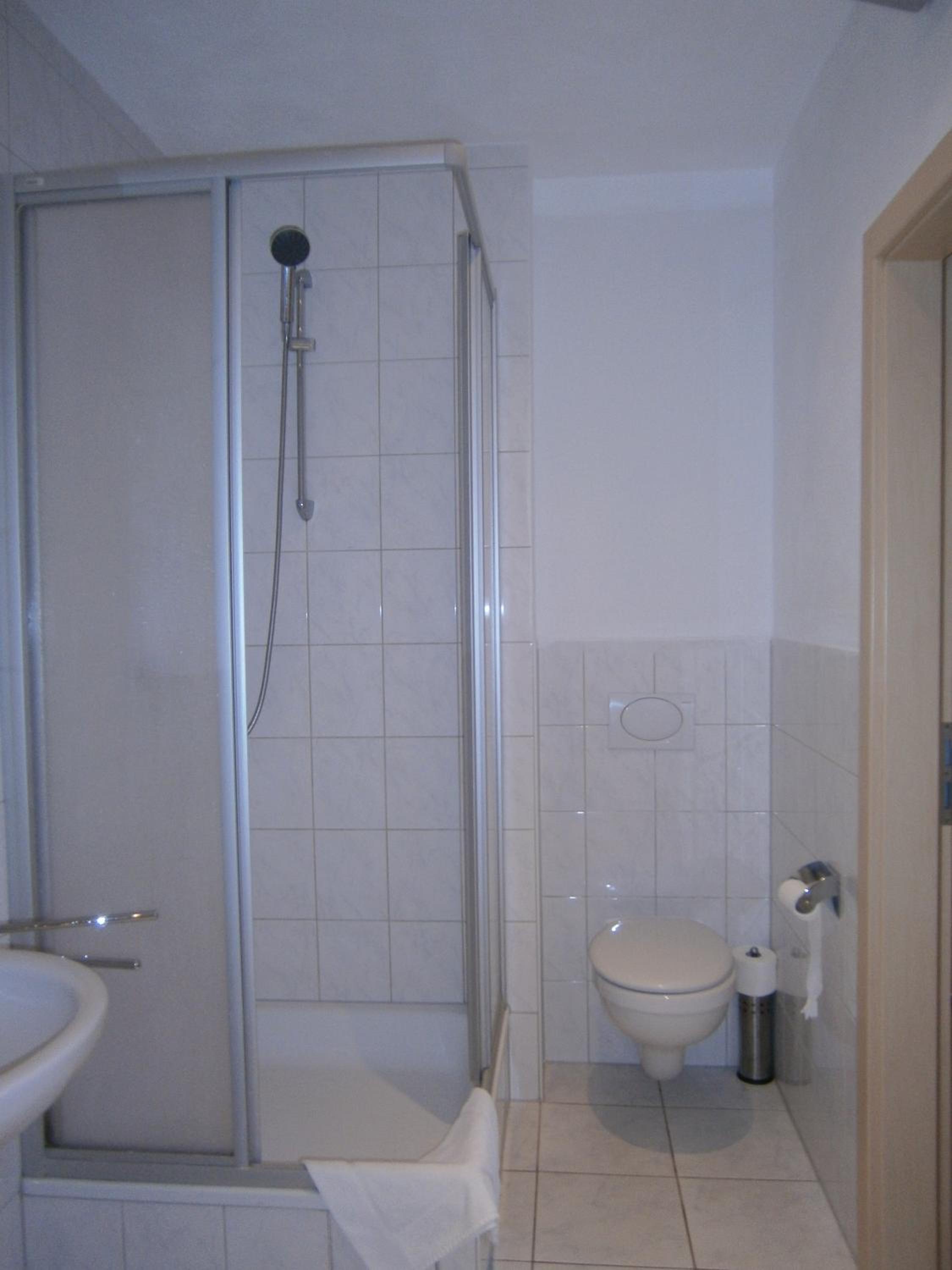 Quadruple Room with Shower - Photo 4