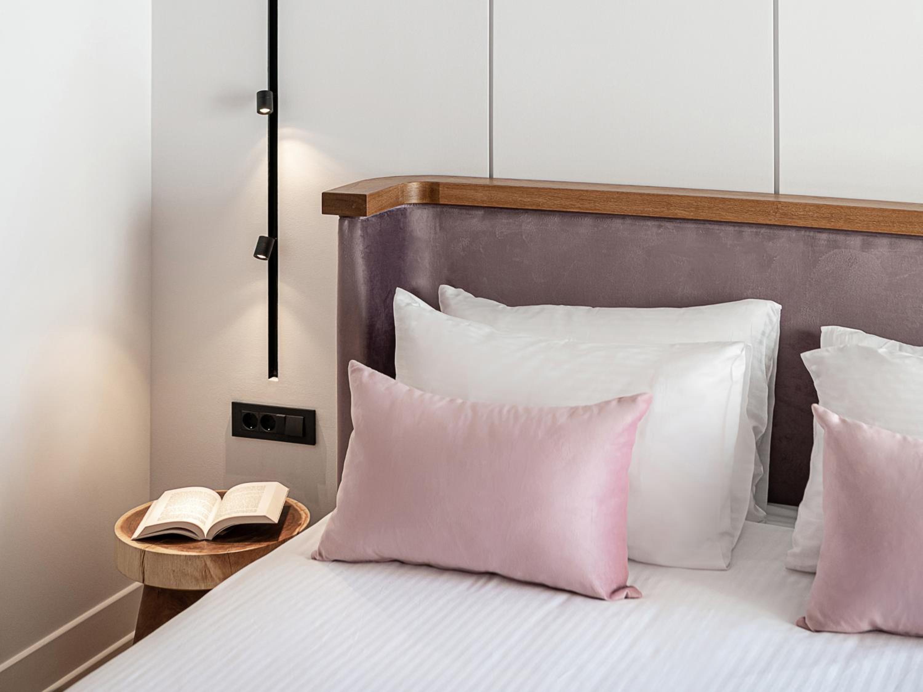 Petite Double Room - Photo 18