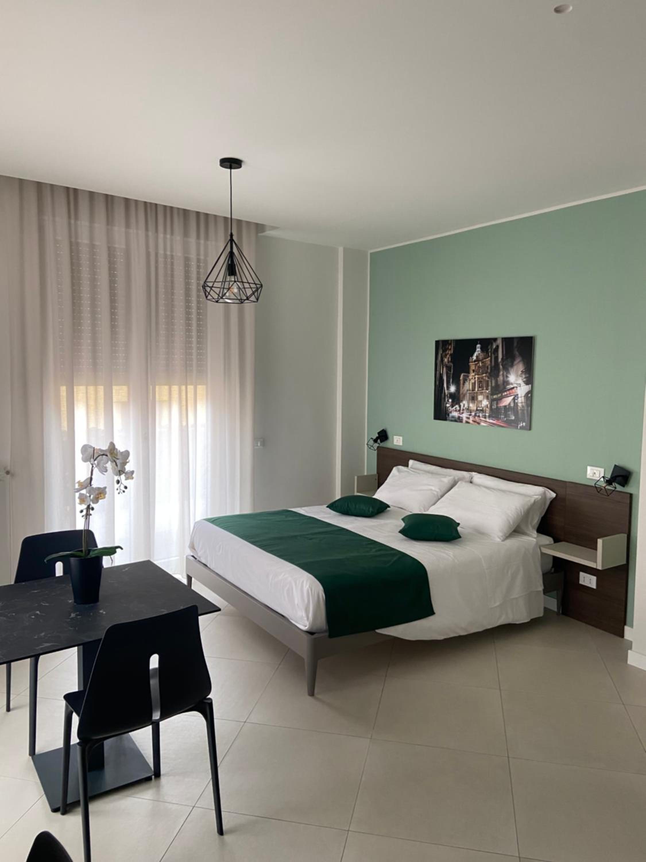 Suite with Balcony - Photo 6