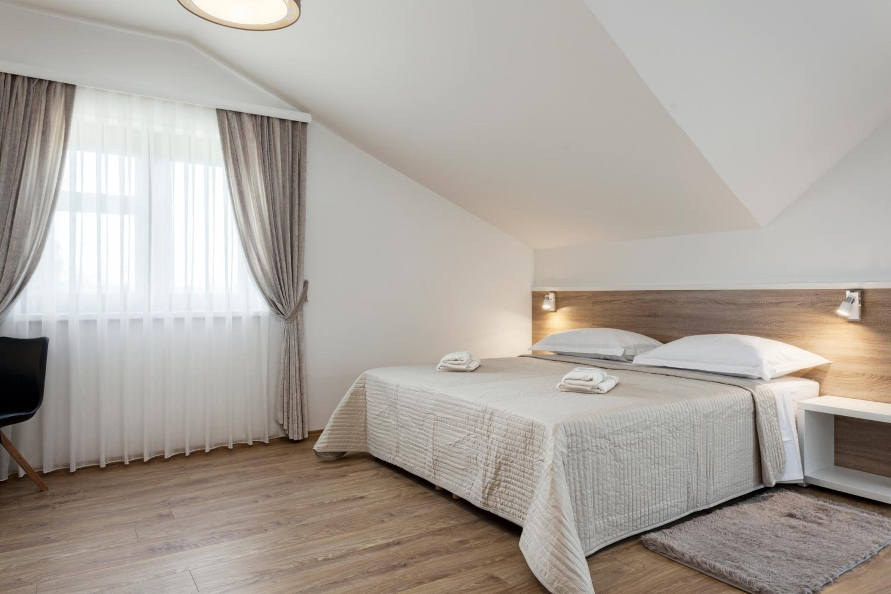 Deluxe Double or Twin Room - Photo 7