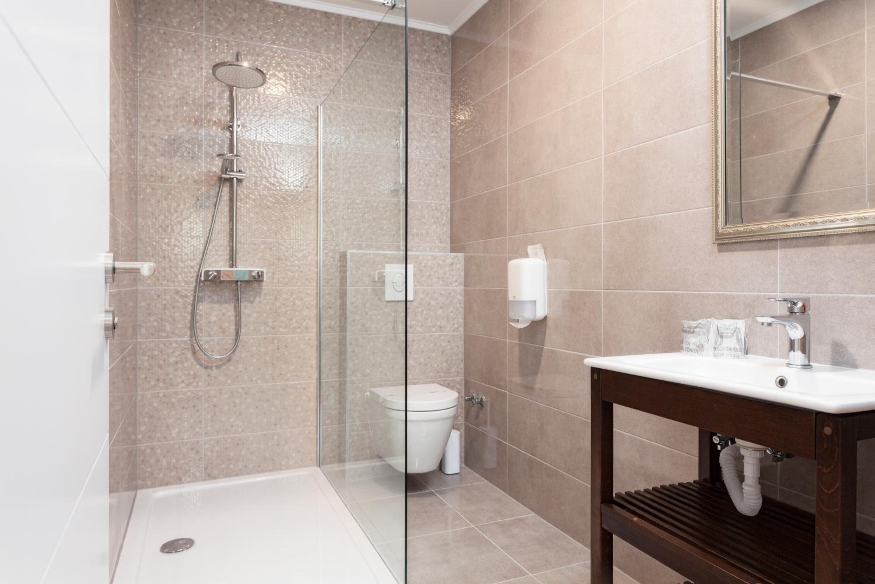 Deluxe Double or Twin Room - Photo 2